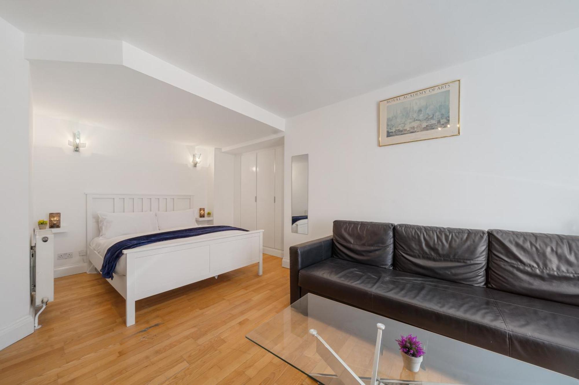 Stylish And Modern In Vibrant Soho Unbeatable Location Wdg Londres