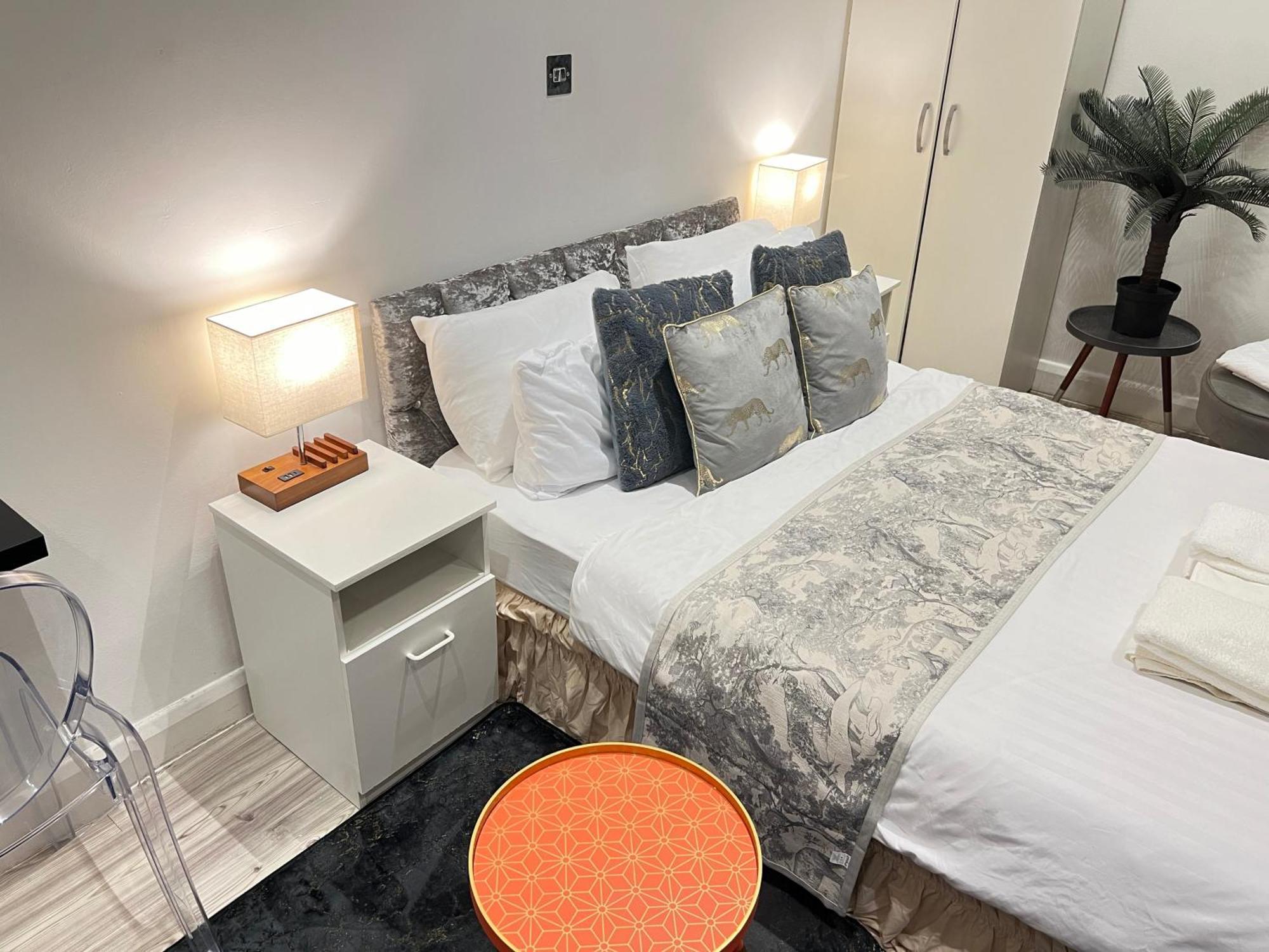 Monroe - In Prime Location * London