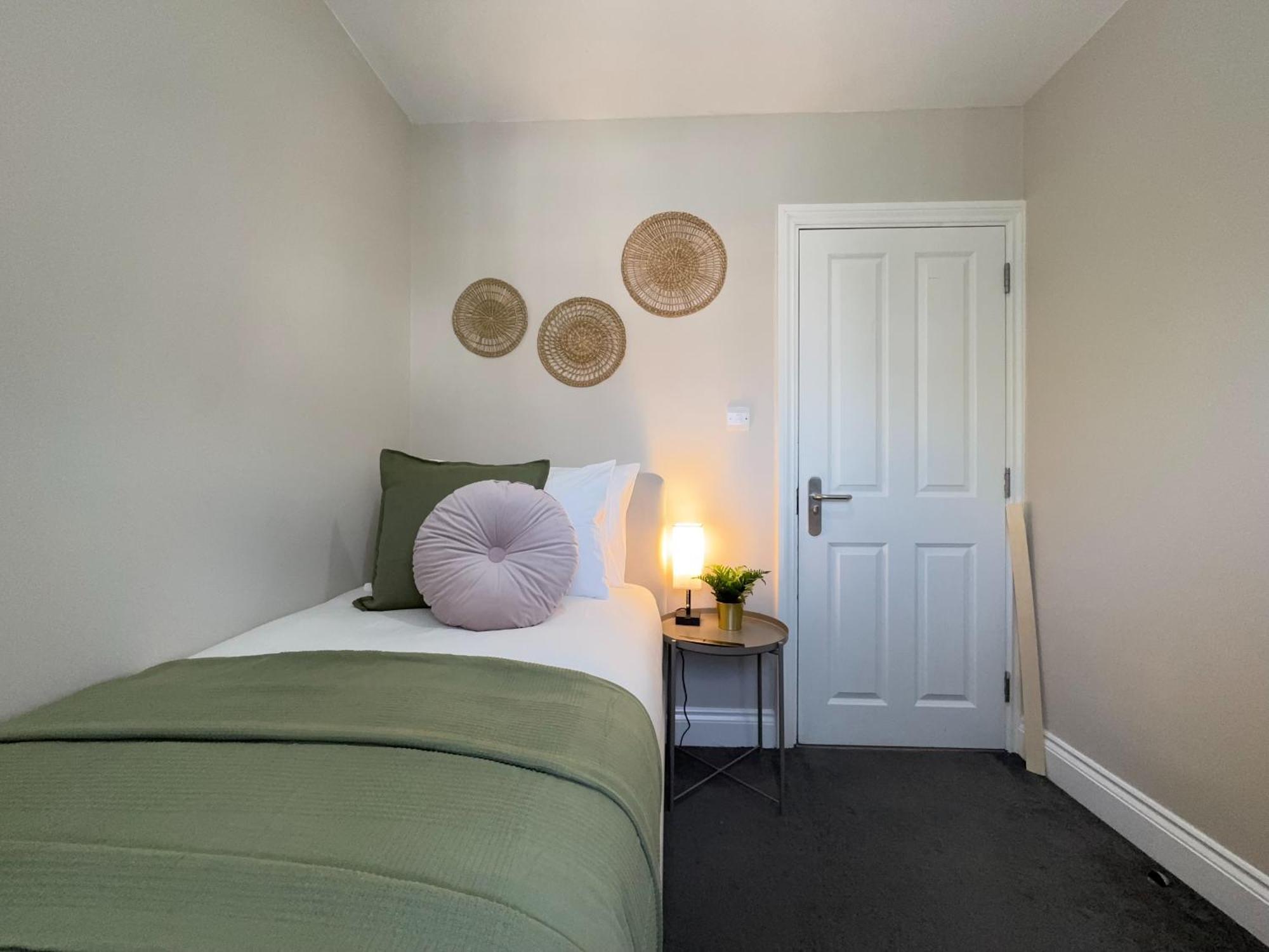 Splendid 2bed For Family 30mi To Ldn London