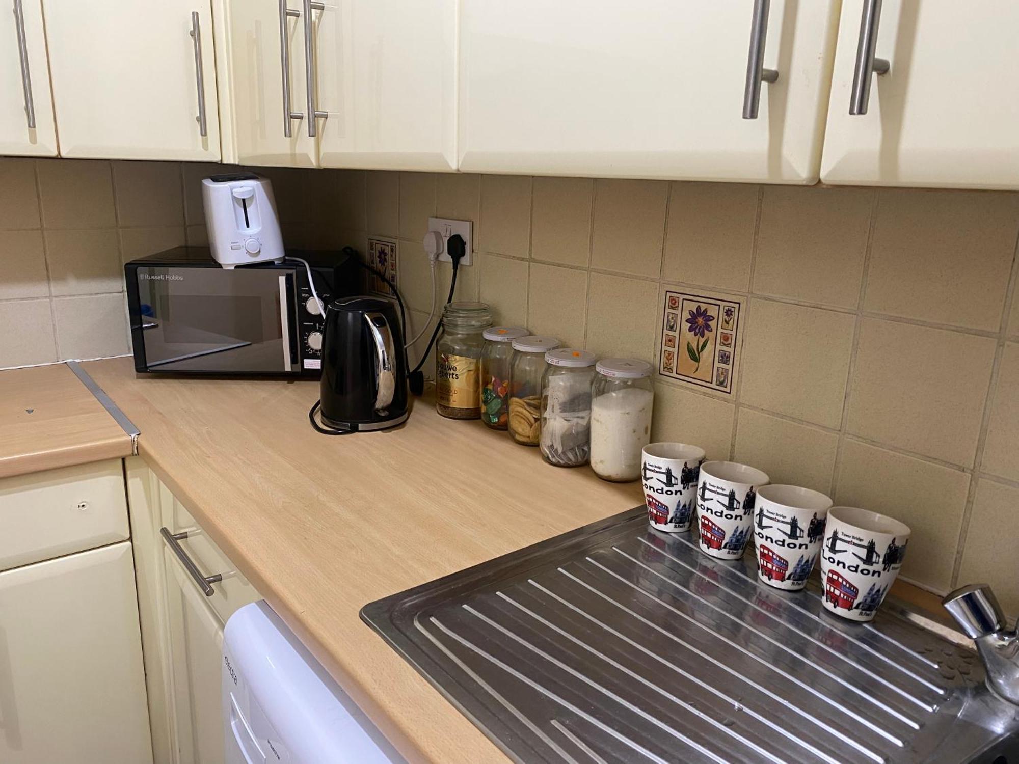 Cozy Private Near Cambridge Heath Station Homestay