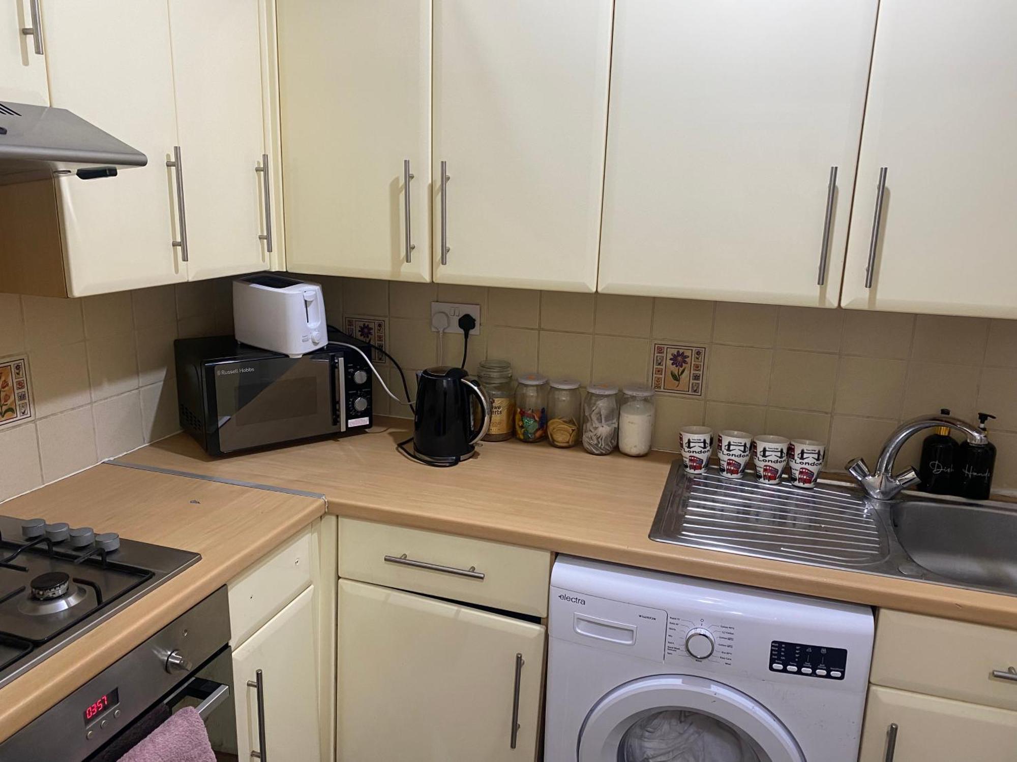 Cozy Private Near Cambridge Heath Station *