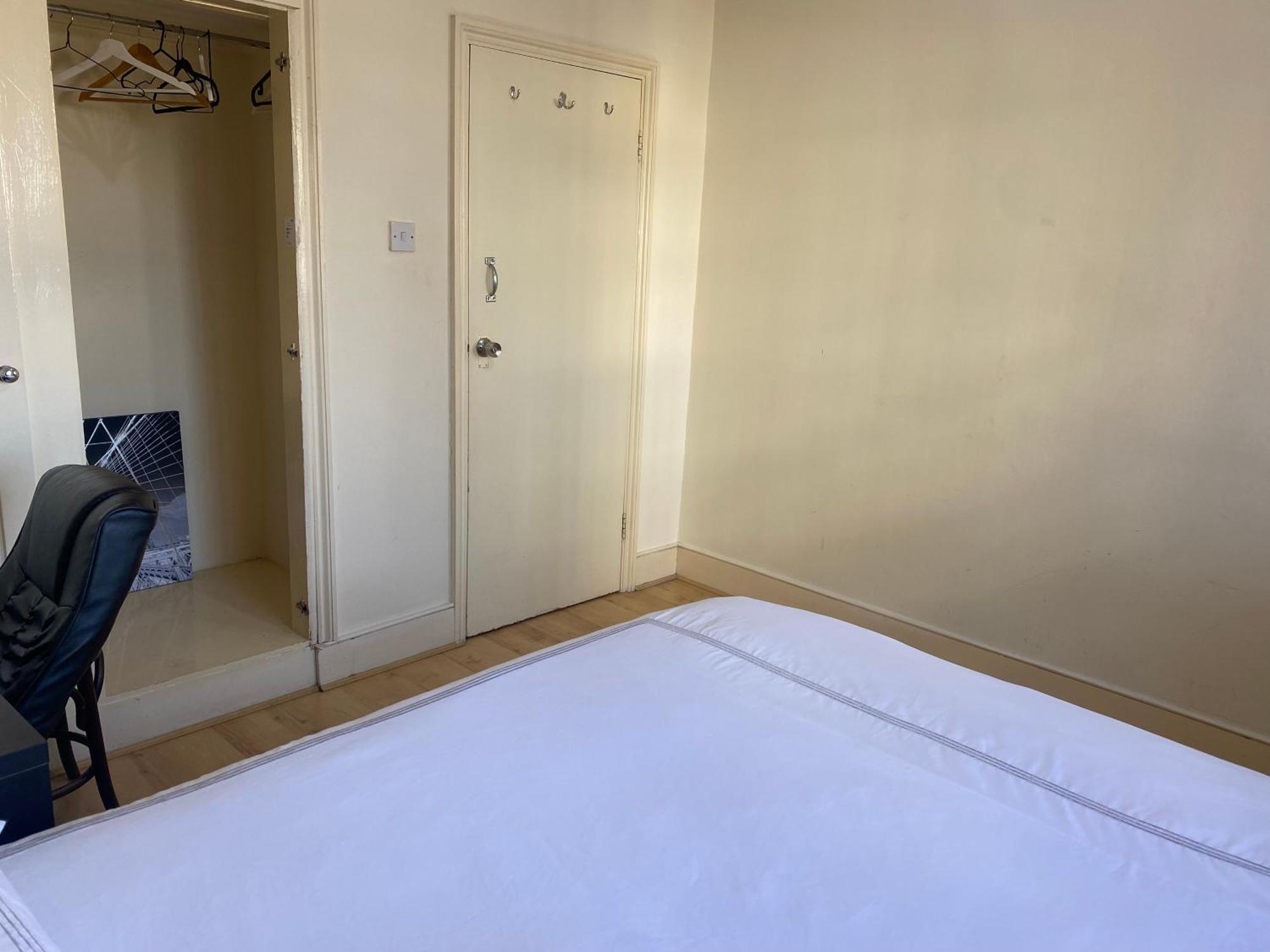 Cozy Private Near Cambridge Heath Station *