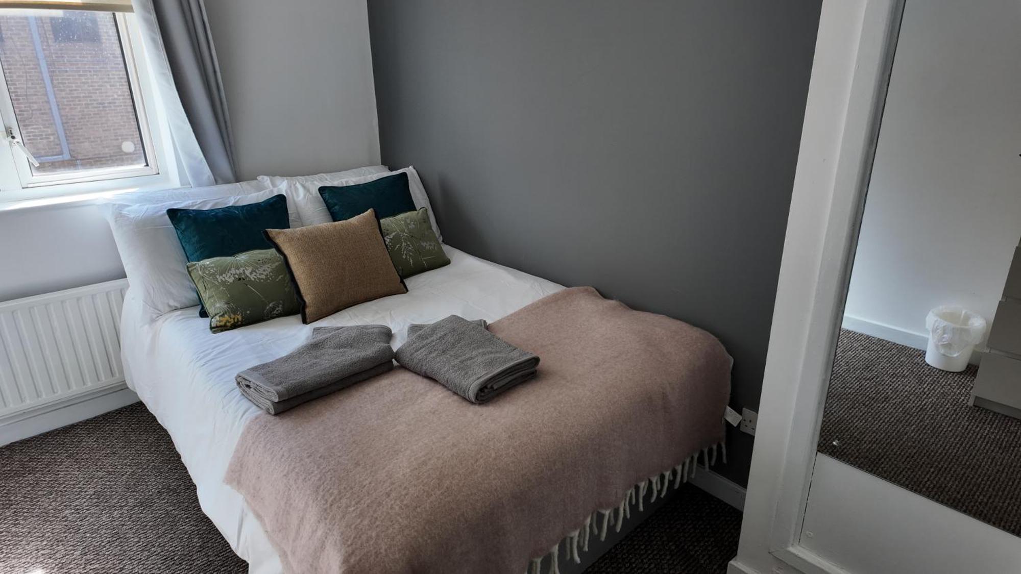 Appartement Spacious 4-Bed Home With Secured Parking Near Abba Arena, Stadium, Tube & In Bustling Zone 2 Londres