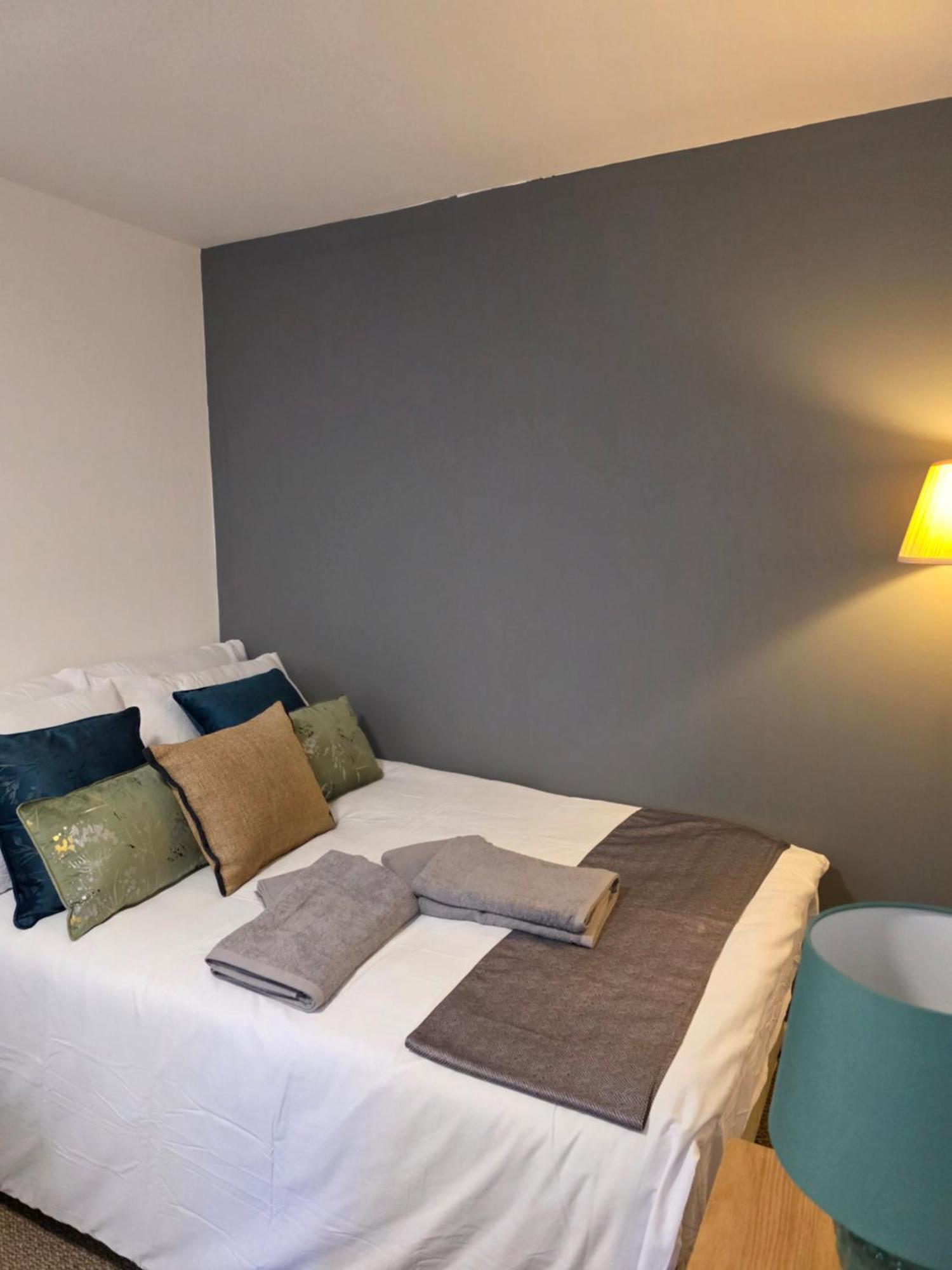 Appartement Spacious 4-Bed Home With Secured Parking Near Abba Arena, Stadium, Tube & In Bustling Zone 2