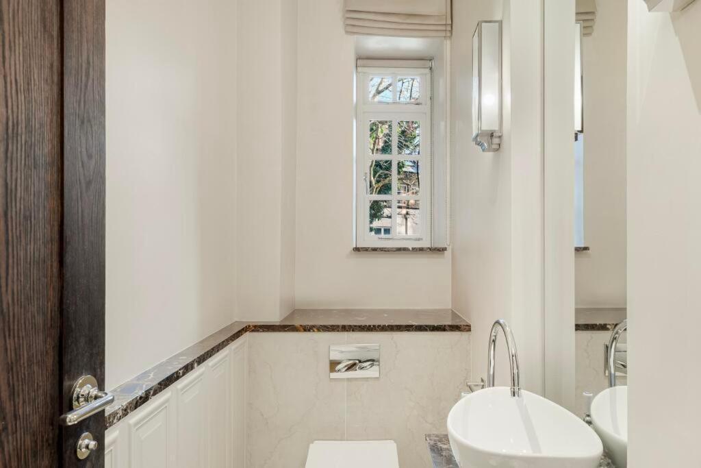 Spacious And Private By Royal Palace