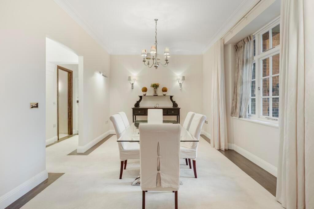 Spacious And Private By Royal Palace Appartement