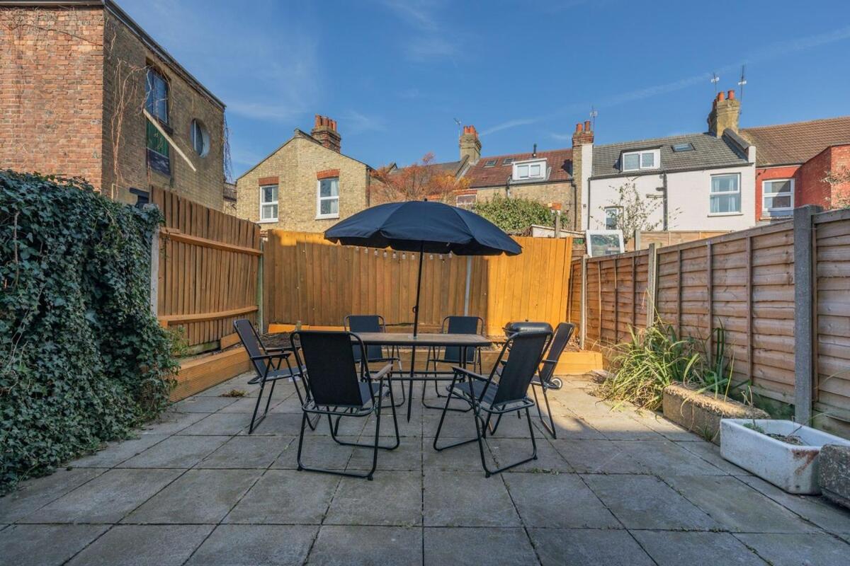 Modern 4 Bedroom House In Woodgreen Apartamento