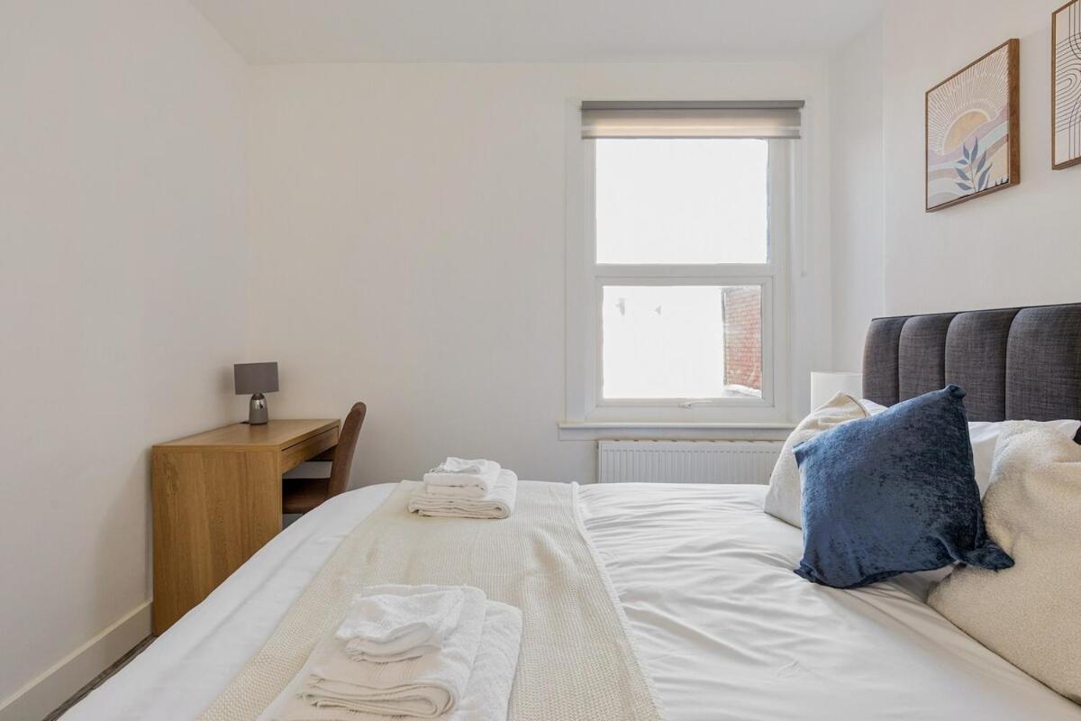 Modern 4 Bedroom House In Woodgreen Apartamento *