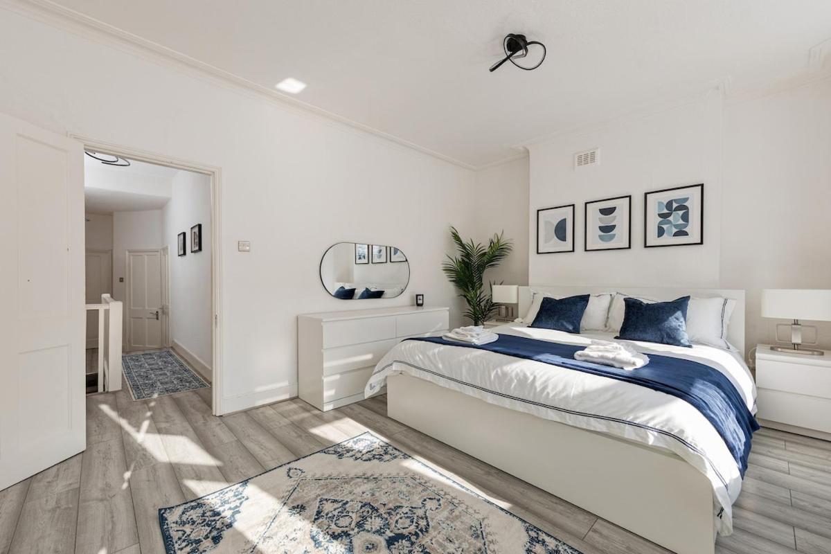 Modern 4 Bedroom House In Woodgreen Apartamento