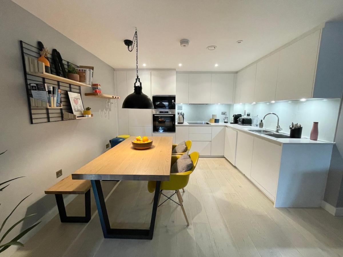 Stylish & Modern 2-bed With Private Terrace Apartamento