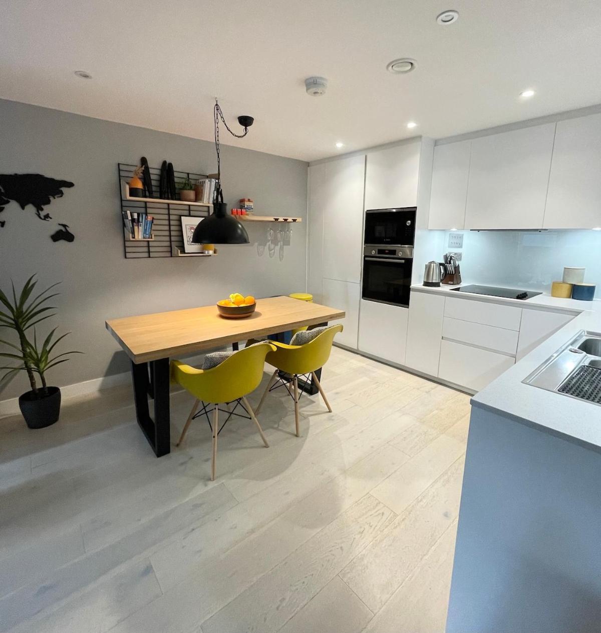 Stylish & Modern 2-bed With Private Terrace Londres