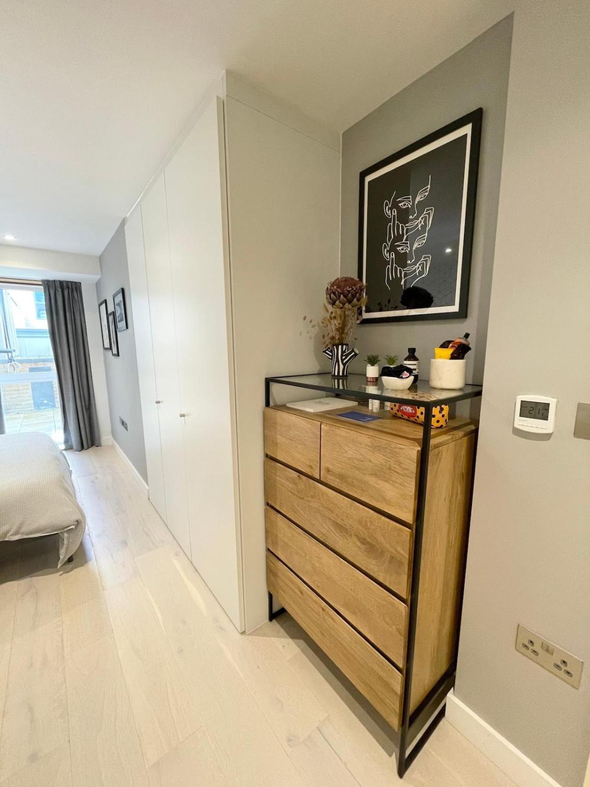 Stylish & Modern 2-bed With Private Terrace Londres
