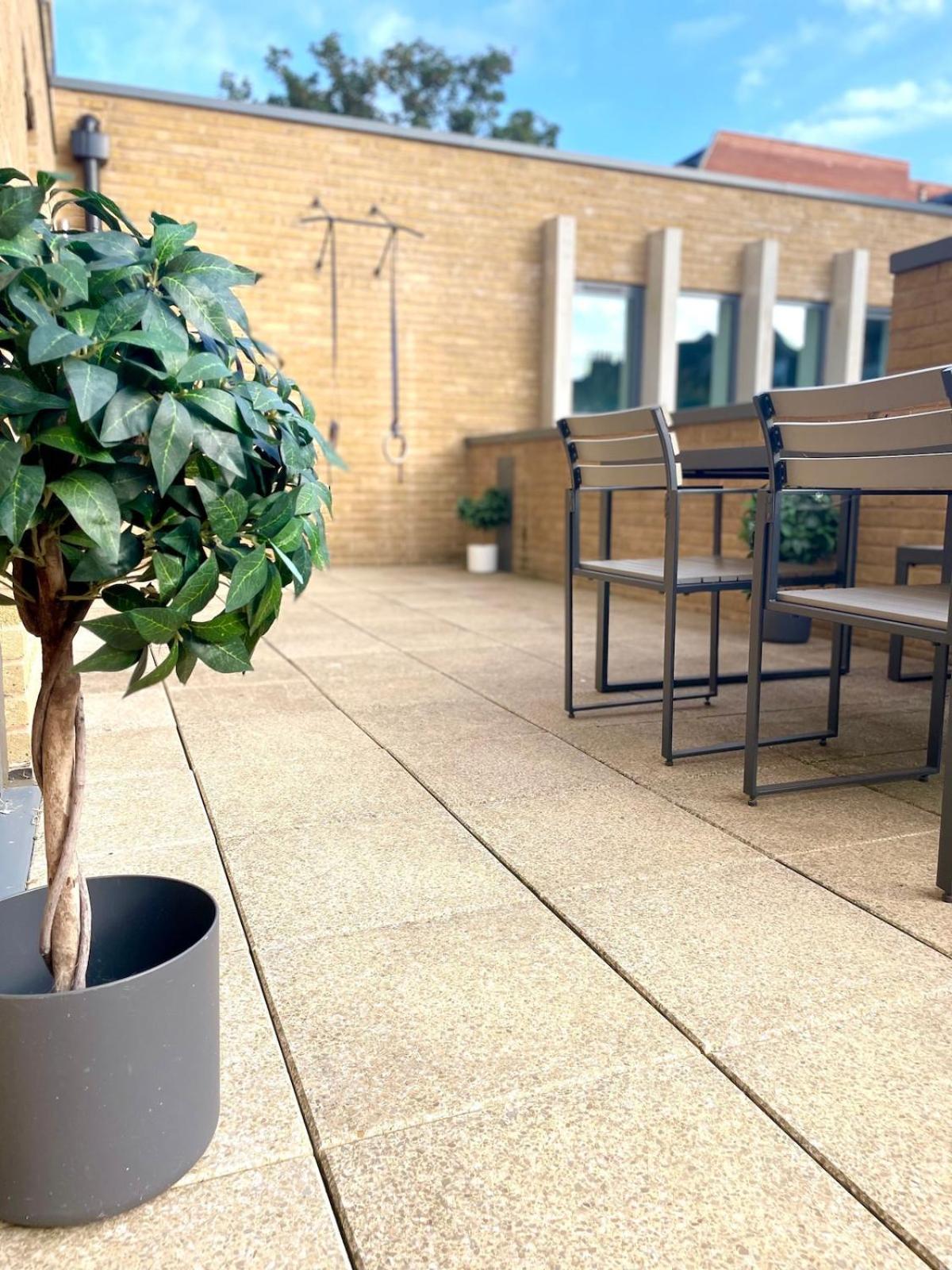 Stylish & Modern 2-bed With Private Terrace Londres