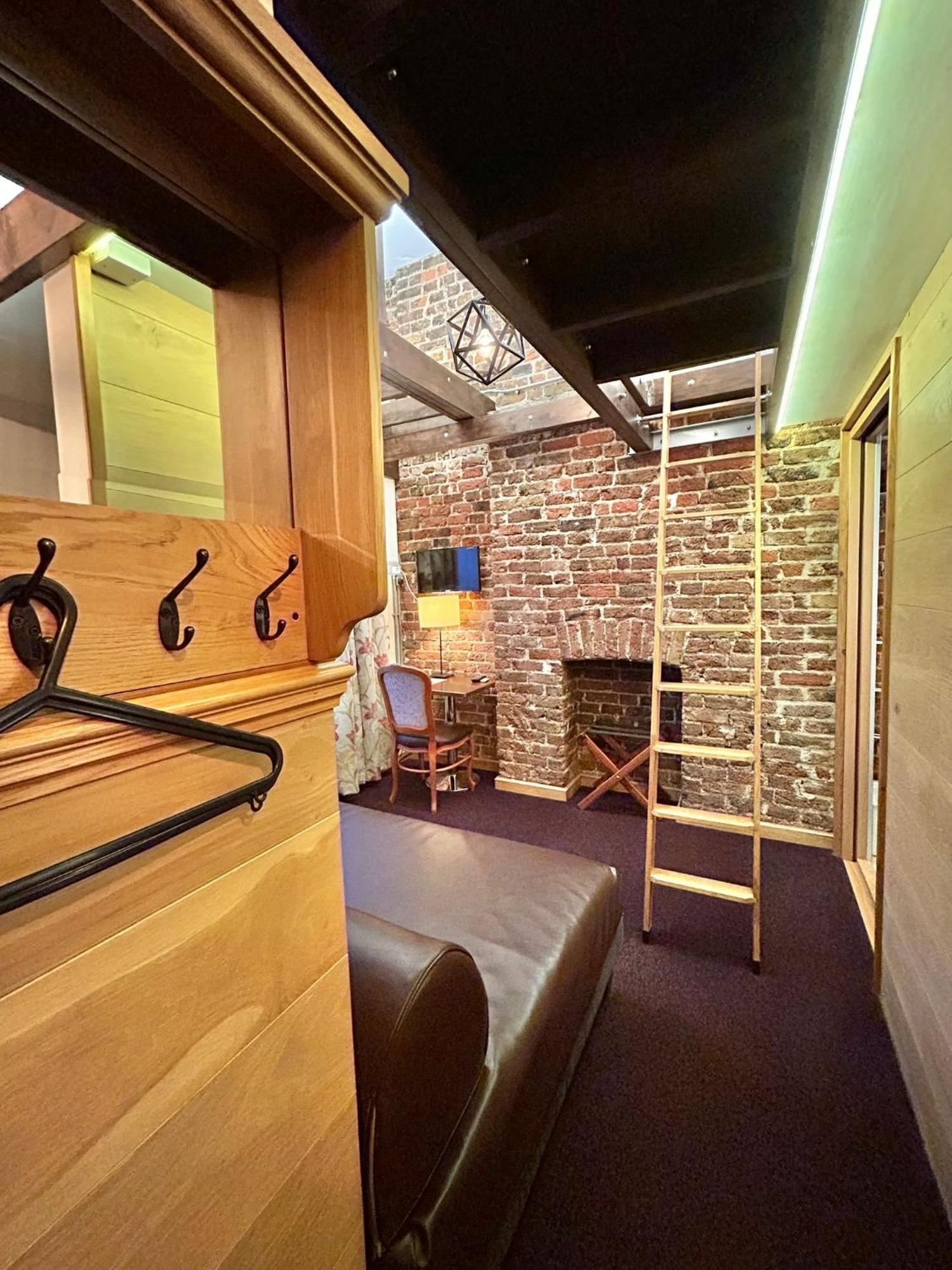 24 Hotel Londres