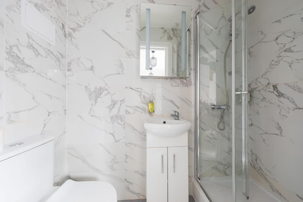 Appartement Victorian Beauty With Private Toilet And Shower Near Tube Station