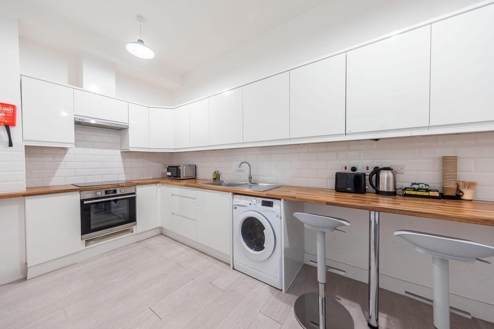 Victorian Beauty With Private Toilet And Shower Near Tube Station * Londen