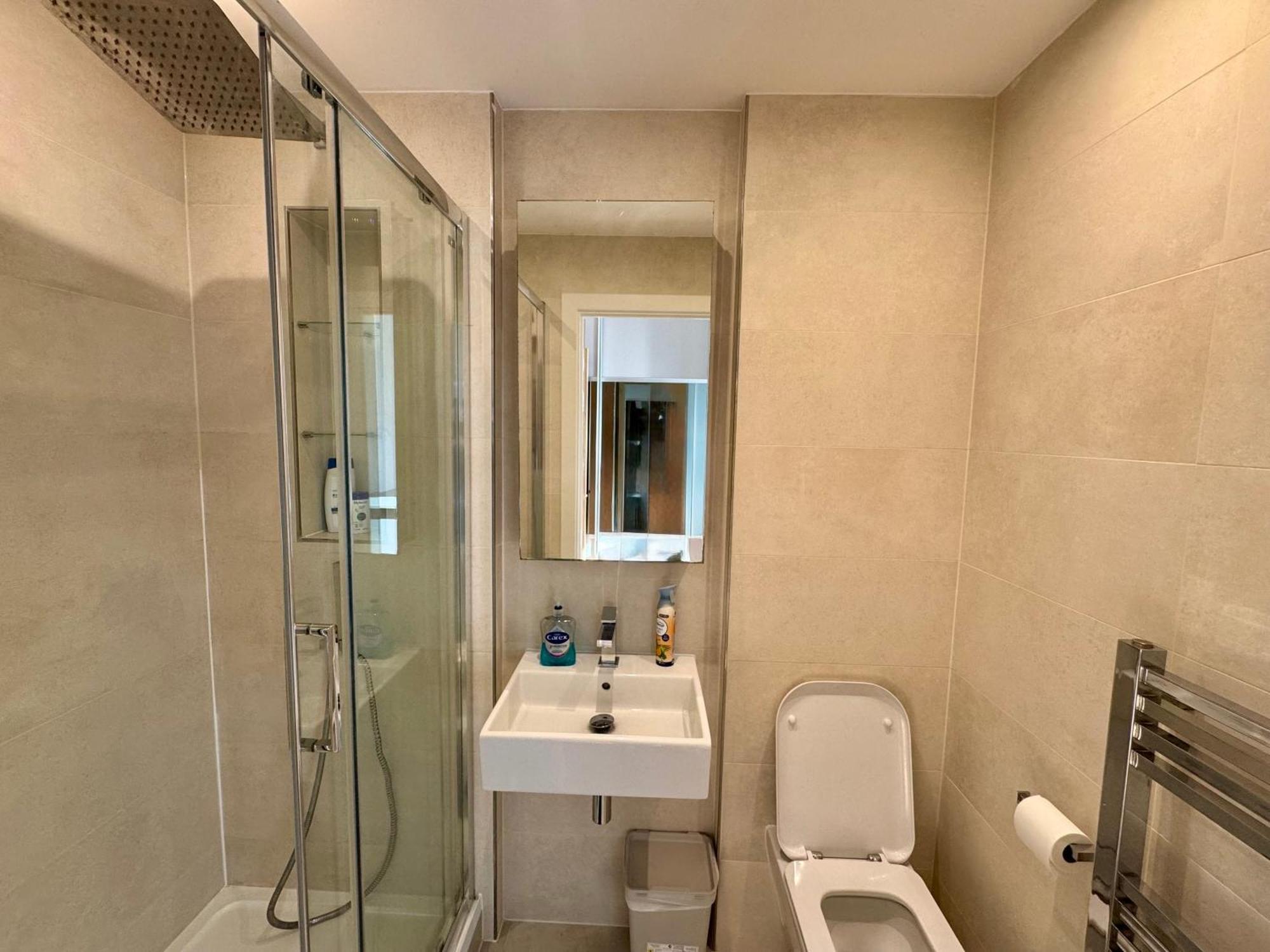 Appartement Modern Excel 2 Bedrooms 2 Bathrooms, Parking, Kitchen, Lounge, Balcony Londres