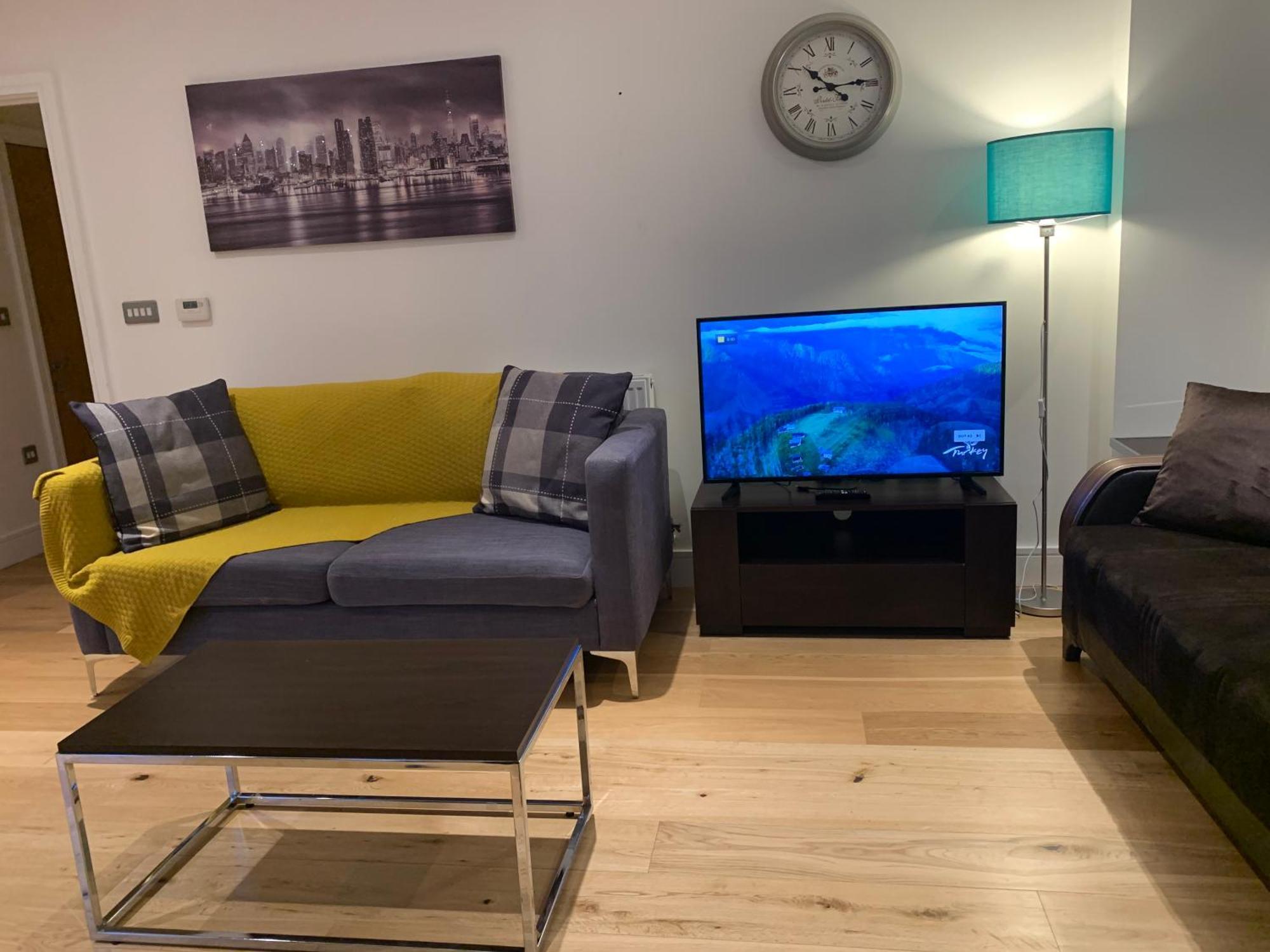 Modern Excel 2 Bedrooms 2 Bathrooms, Parking, Kitchen, Lounge, Balcony Appartement Londres