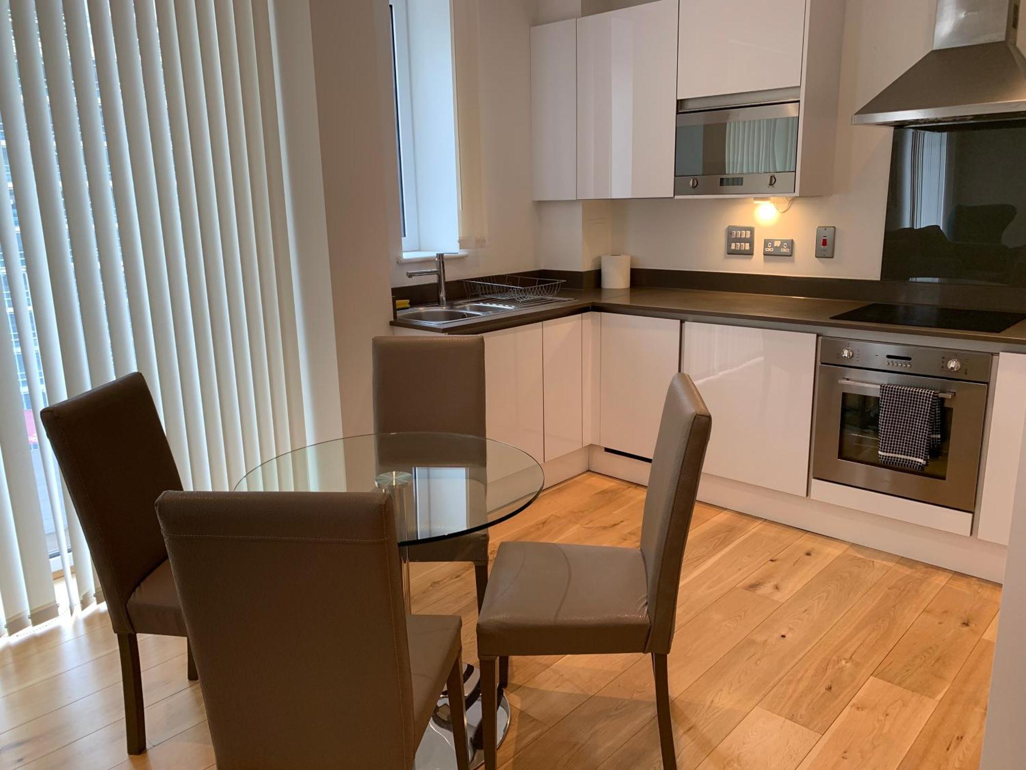Appartement Modern Excel 2 Bedrooms 2 Bathrooms, Parking, Kitchen, Lounge, Balcony Londres