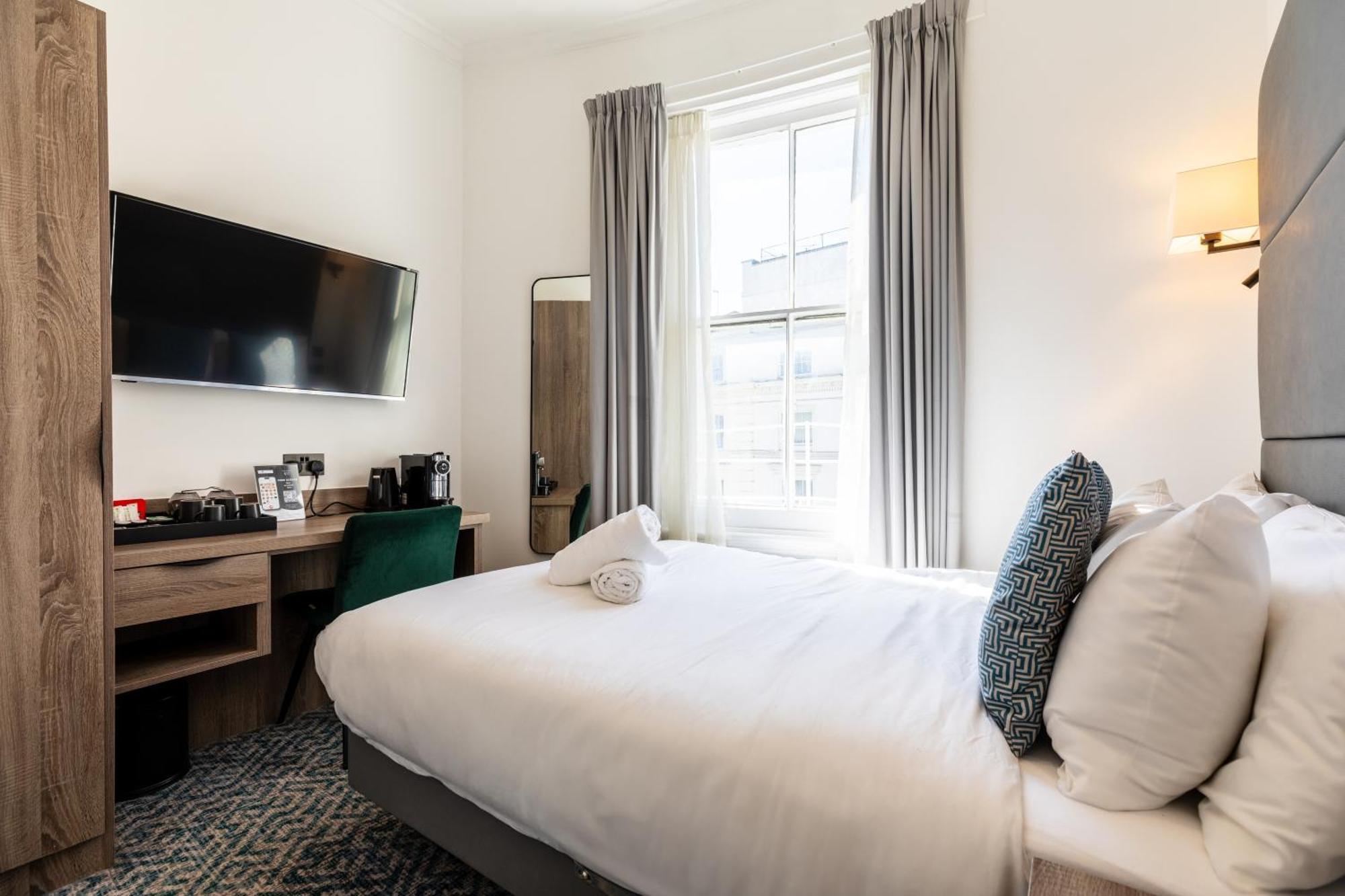 The Chapter - The J Hyde Park Hotel 3*