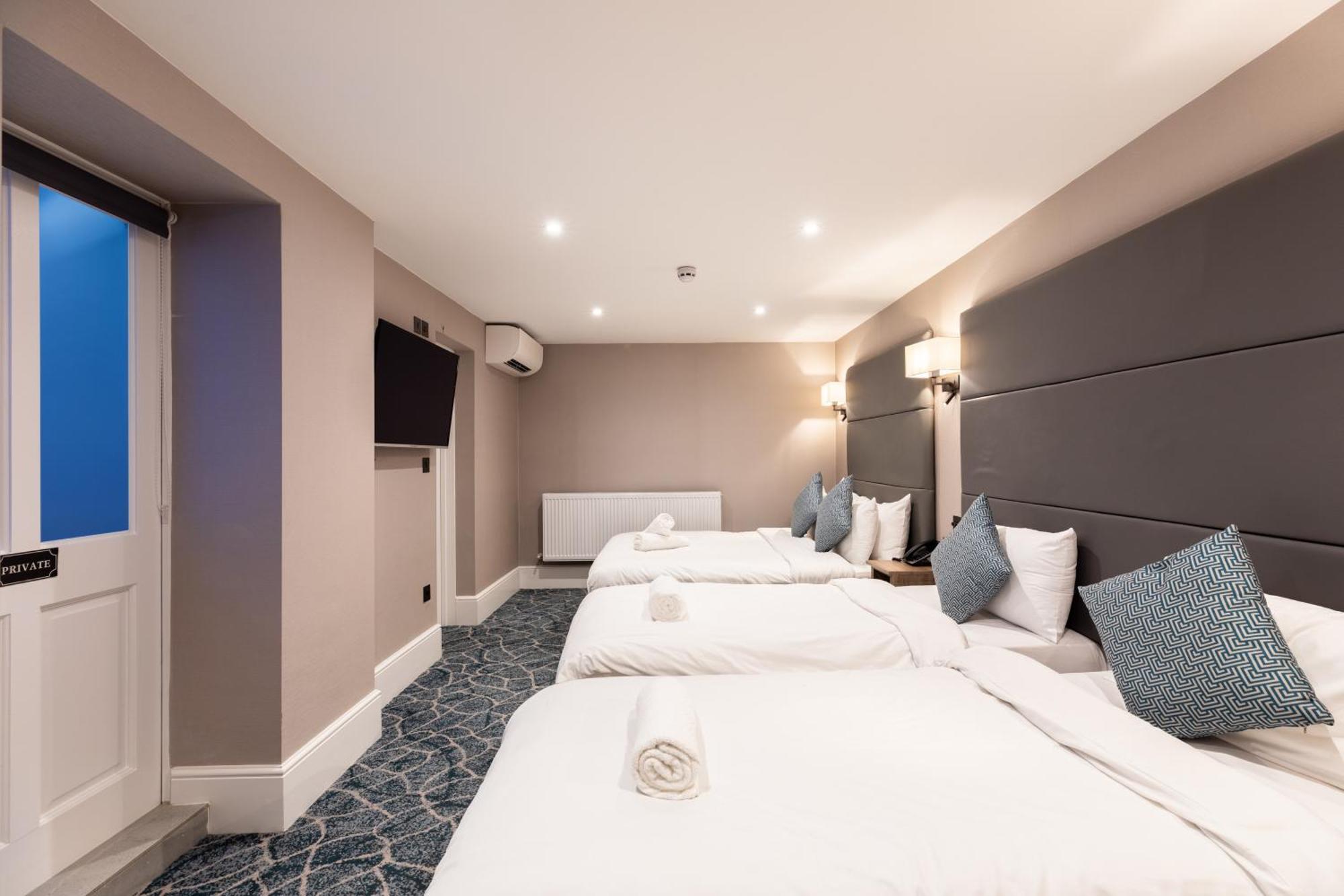 The Chapter - The J Hyde Park Hotel 3*