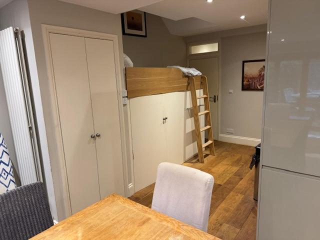 Spacious Flat With South Facing Garden Appartement *