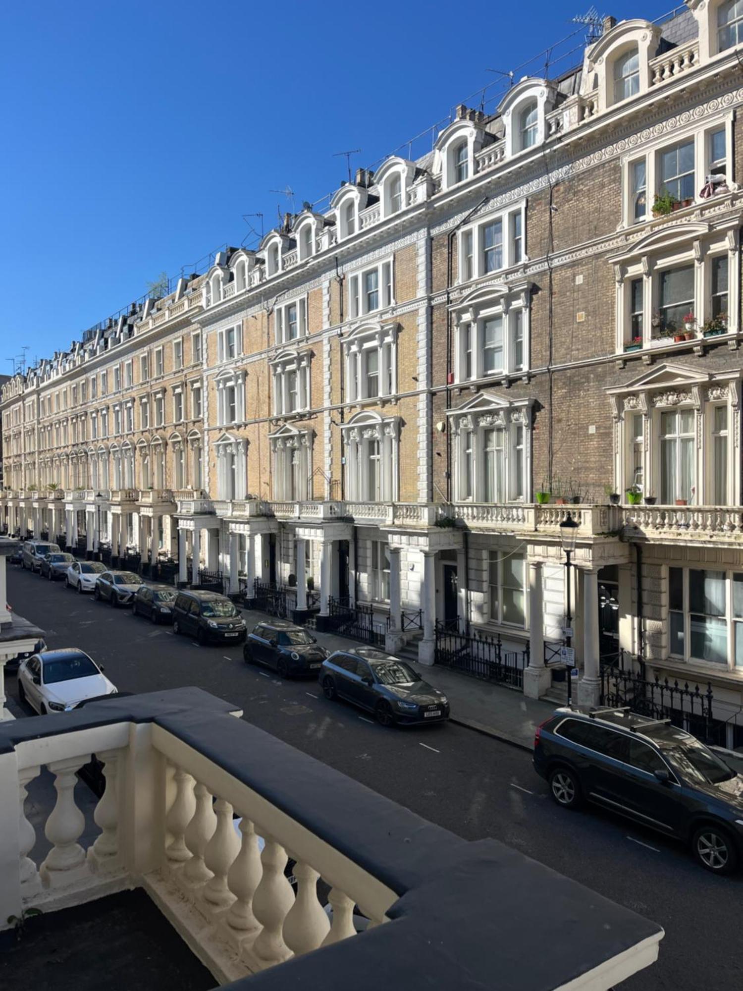 Newly Refurbished- Awesome Very Central Flat In Famous Notting Hill With A Balcony Appartement Londres