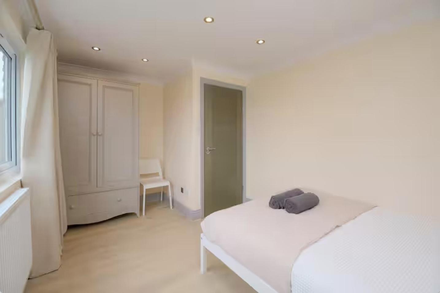 Stylish 4 Bed 2 Bath Nw Appartement *