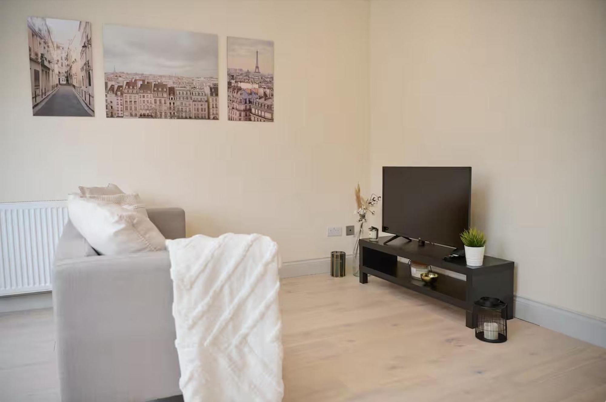 Stylish 4 Bed 2 Bath Nw Appartement