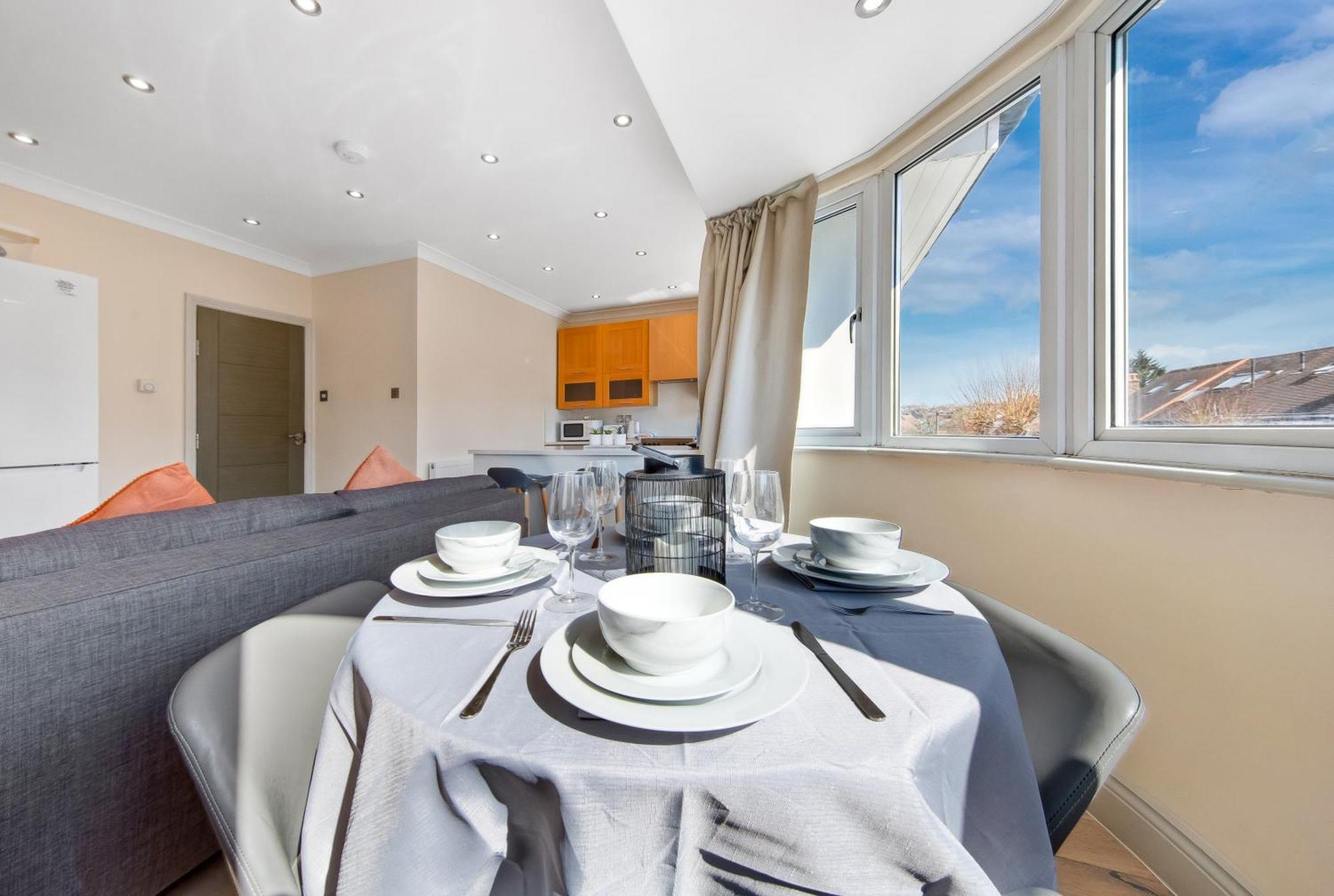 Stylish 4 Bed 2 Bath Nw Appartement *