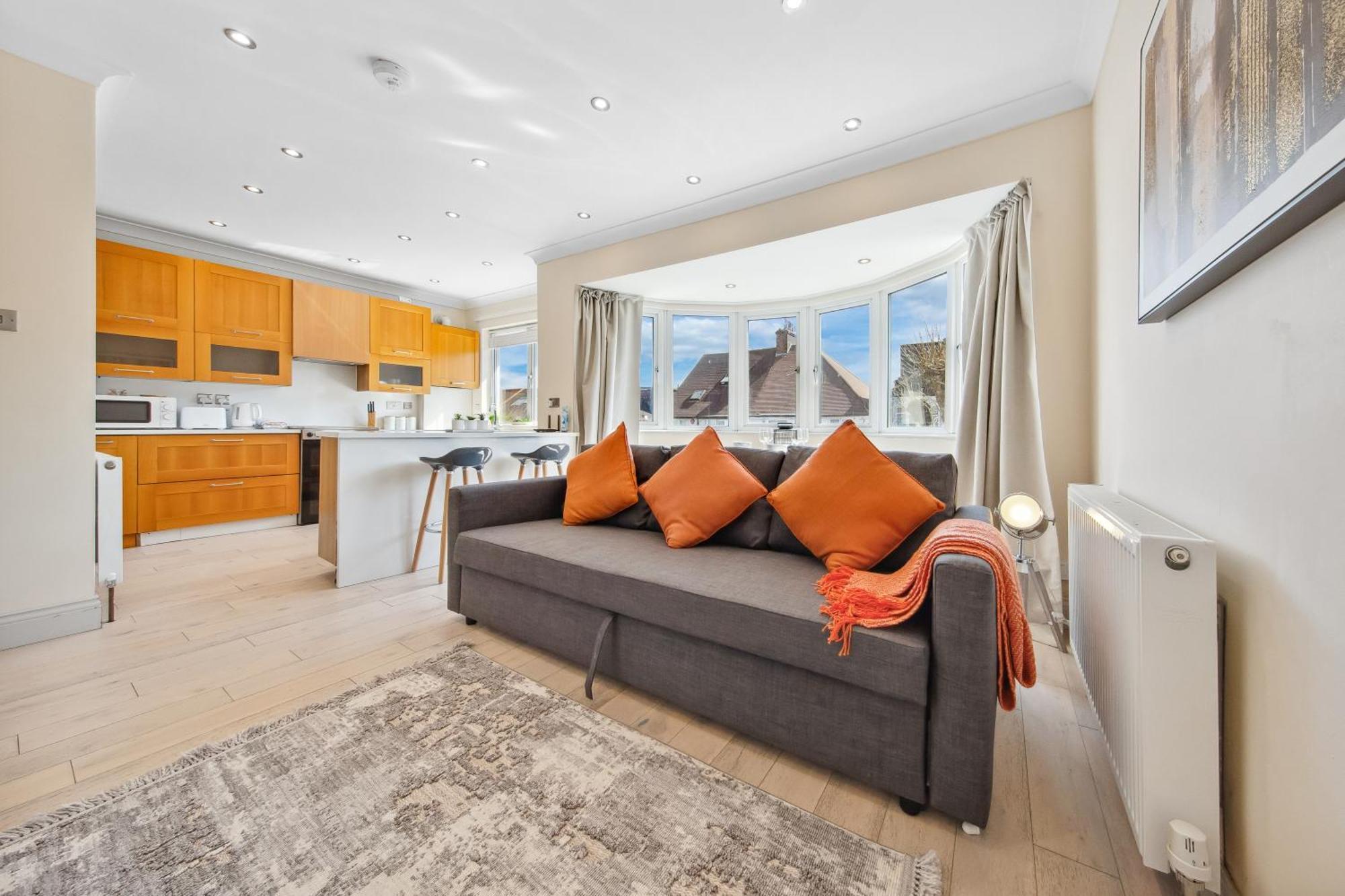 Stylish 4 Bed 2 Bath Nw Appartement