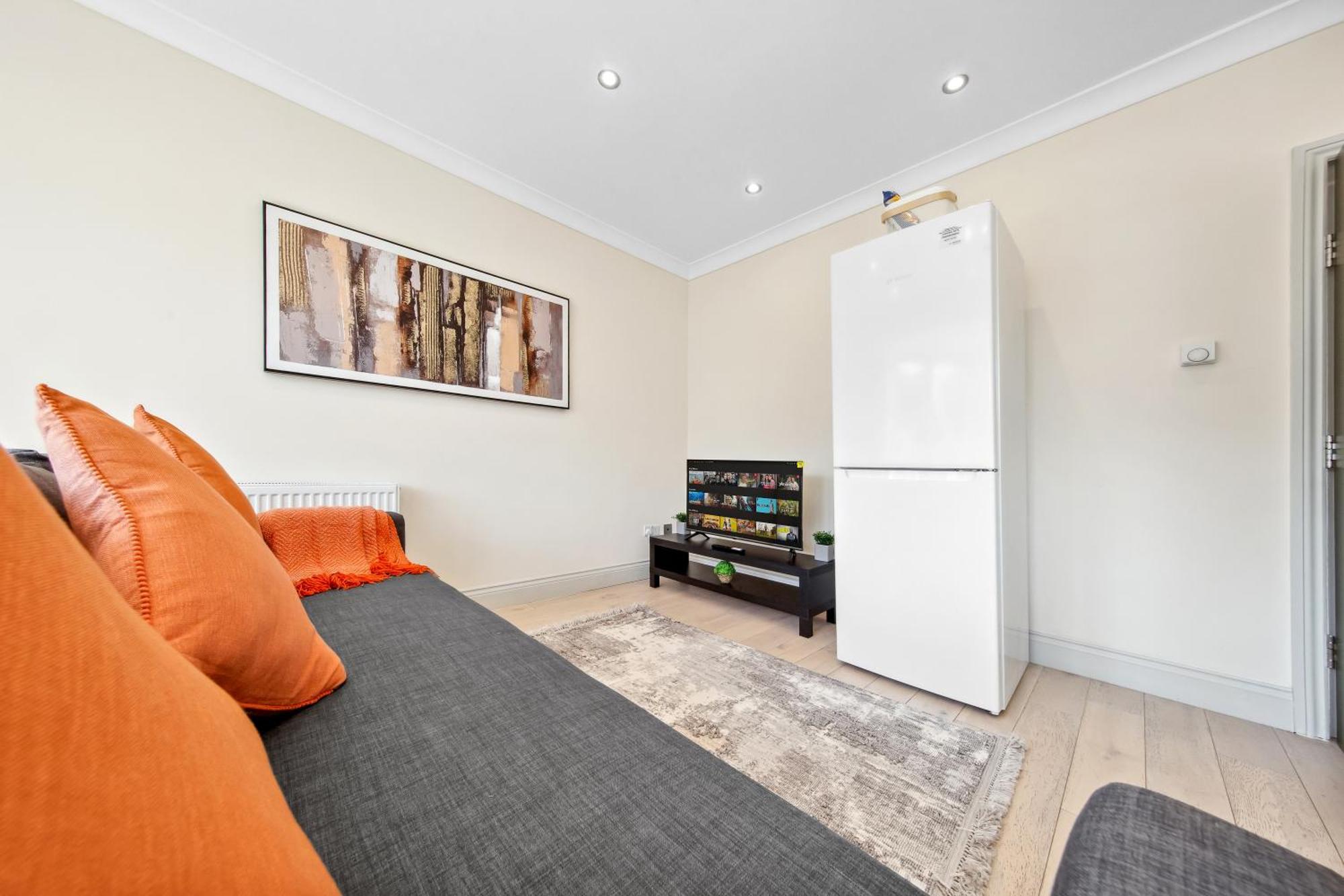 Stylish 4 Bed 2 Bath Nw Appartement