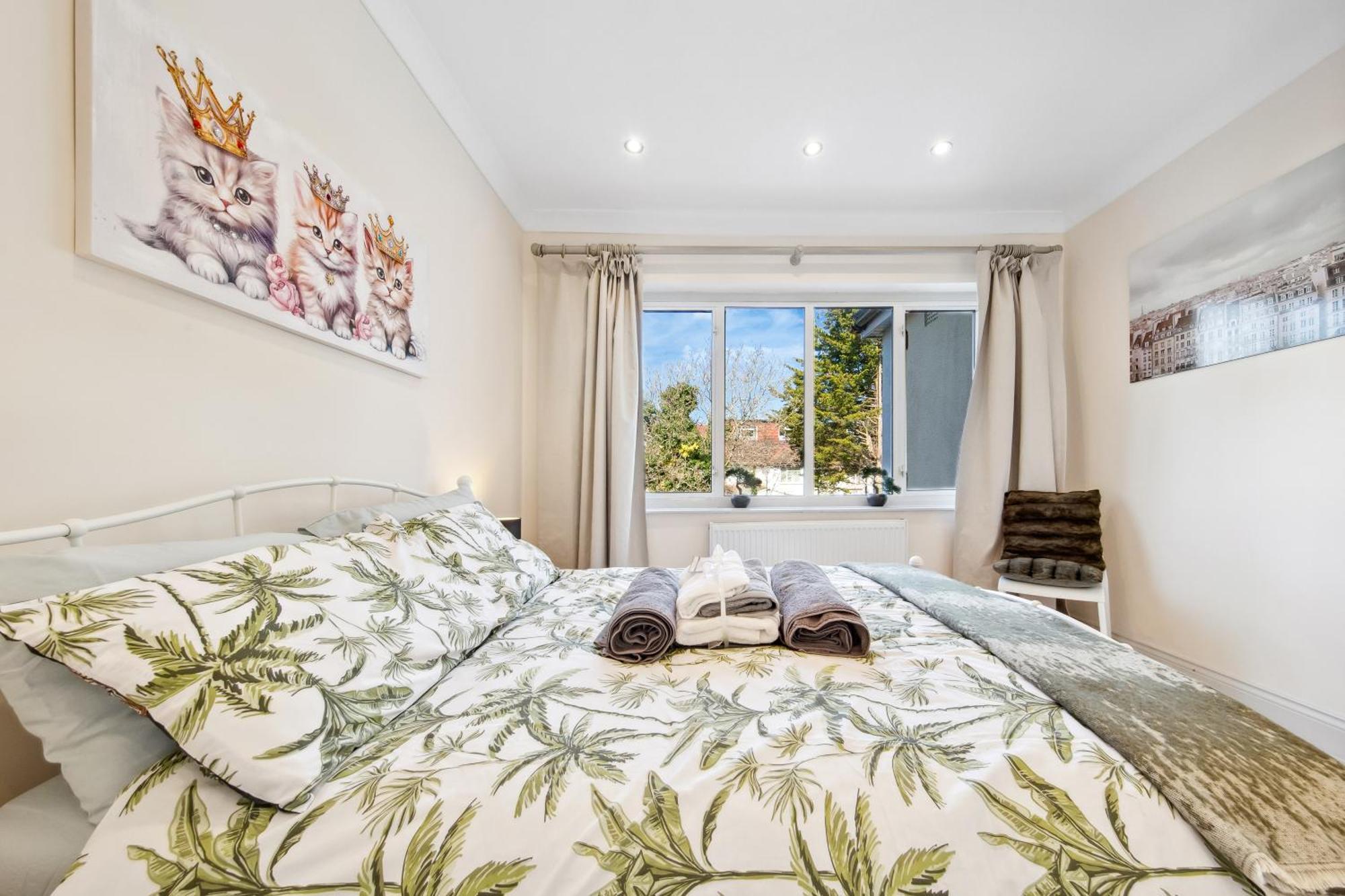 Stylish 4 Bed 2 Bath Nw Appartement