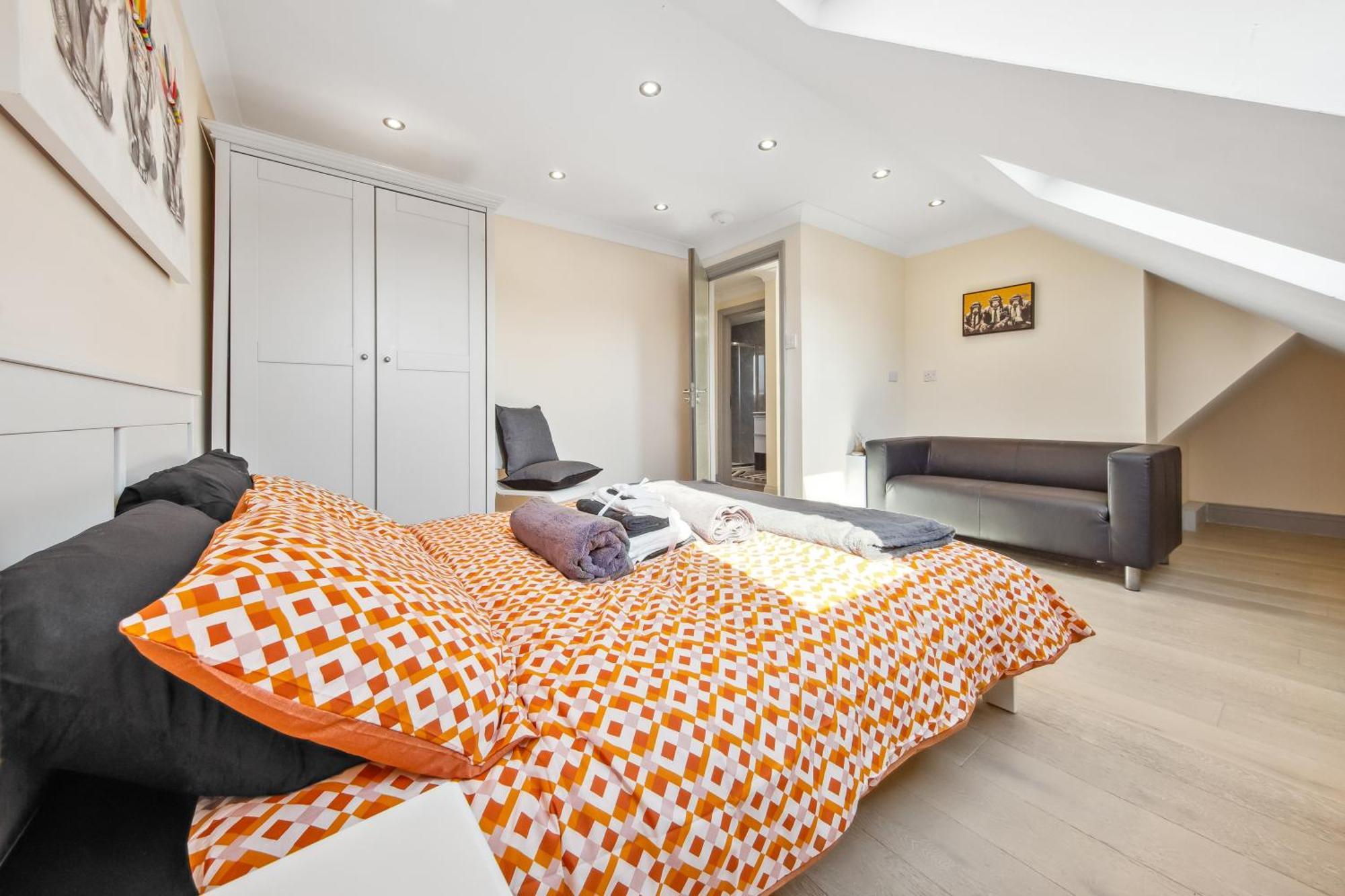 Stylish 4 Bed 2 Bath Nw Appartement *