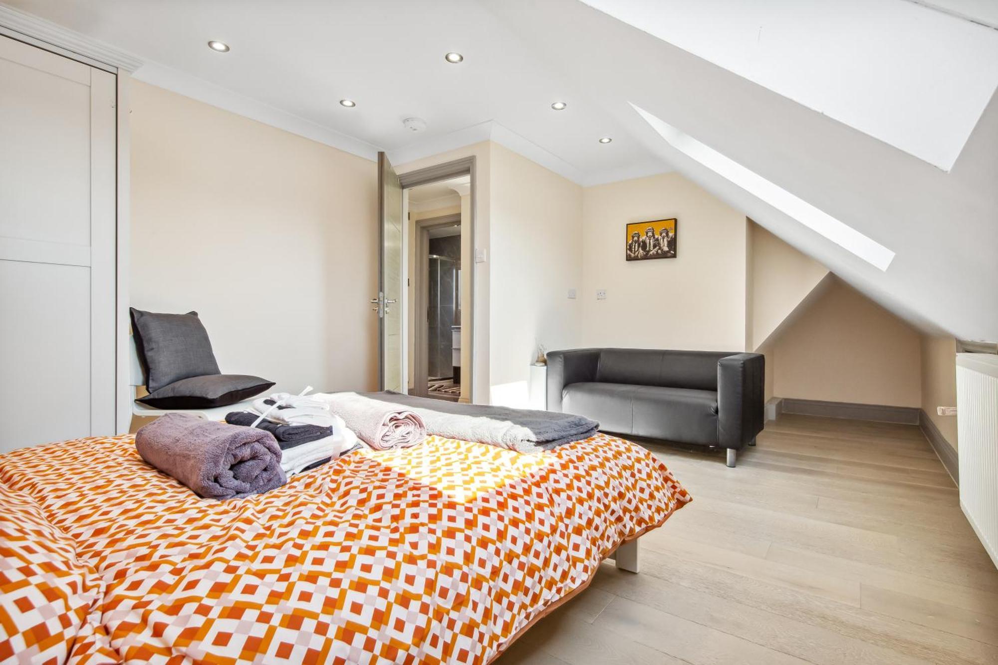 Stylish 4 Bed 2 Bath Nw Appartement