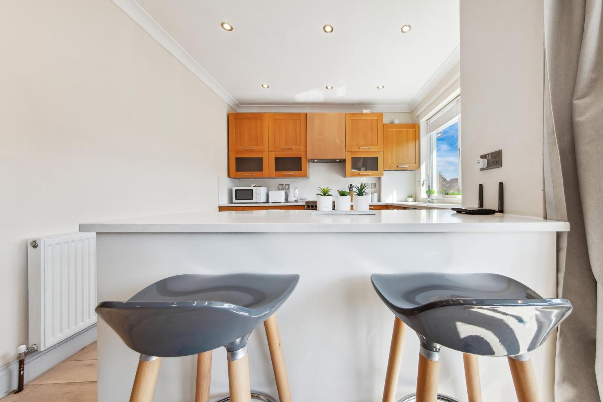 Stylish 4 Bed 2 Bath Nw Appartement *