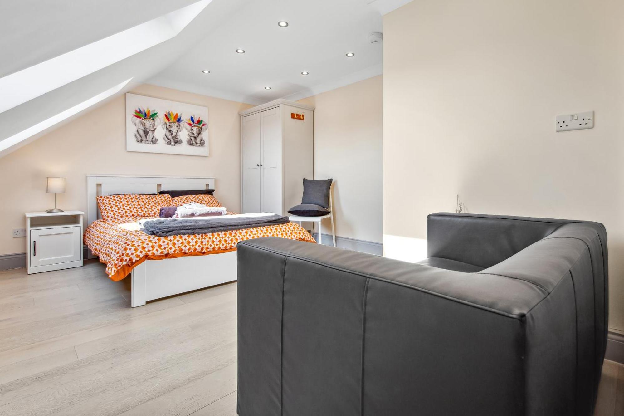 Stylish 4 Bed 2 Bath Nw Appartement