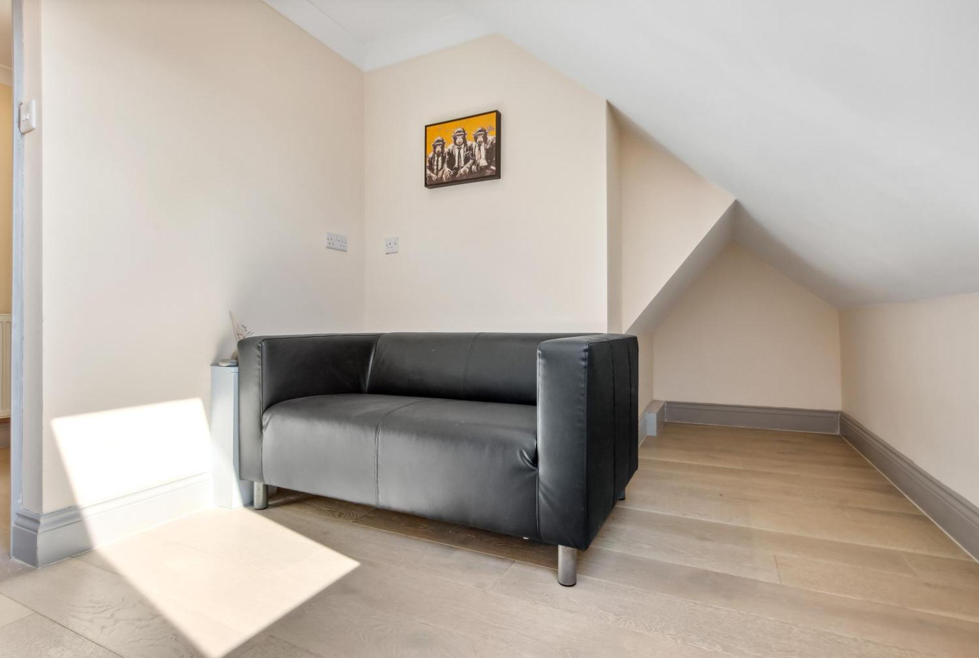 Stylish 4 Bed 2 Bath Nw Appartement *