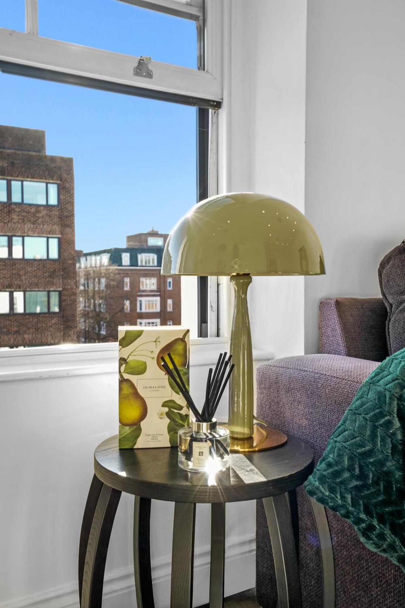 Bright & Airy Flat With Stunning Rooftop Views