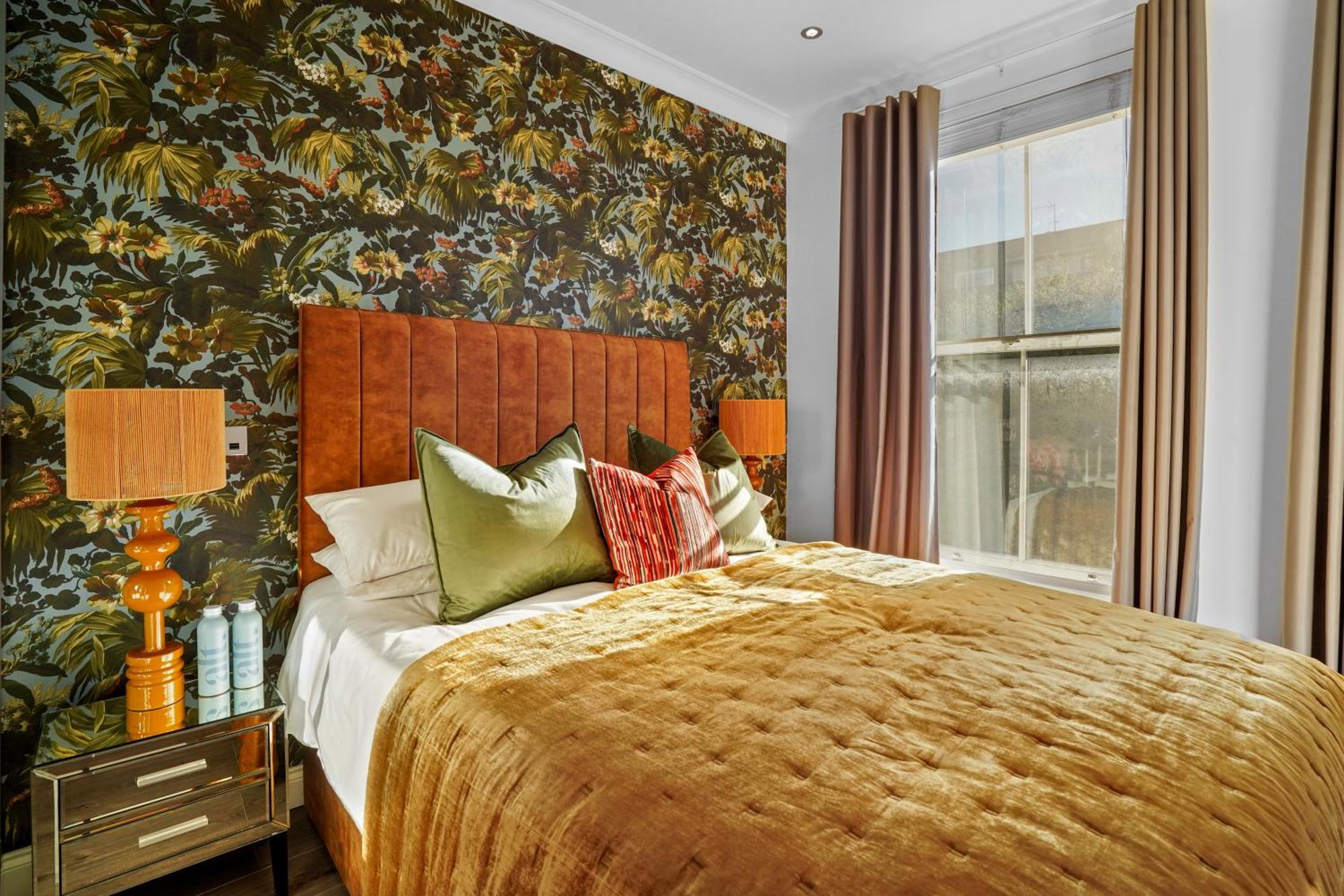 Bright & Airy Flat With Stunning Rooftop Views
