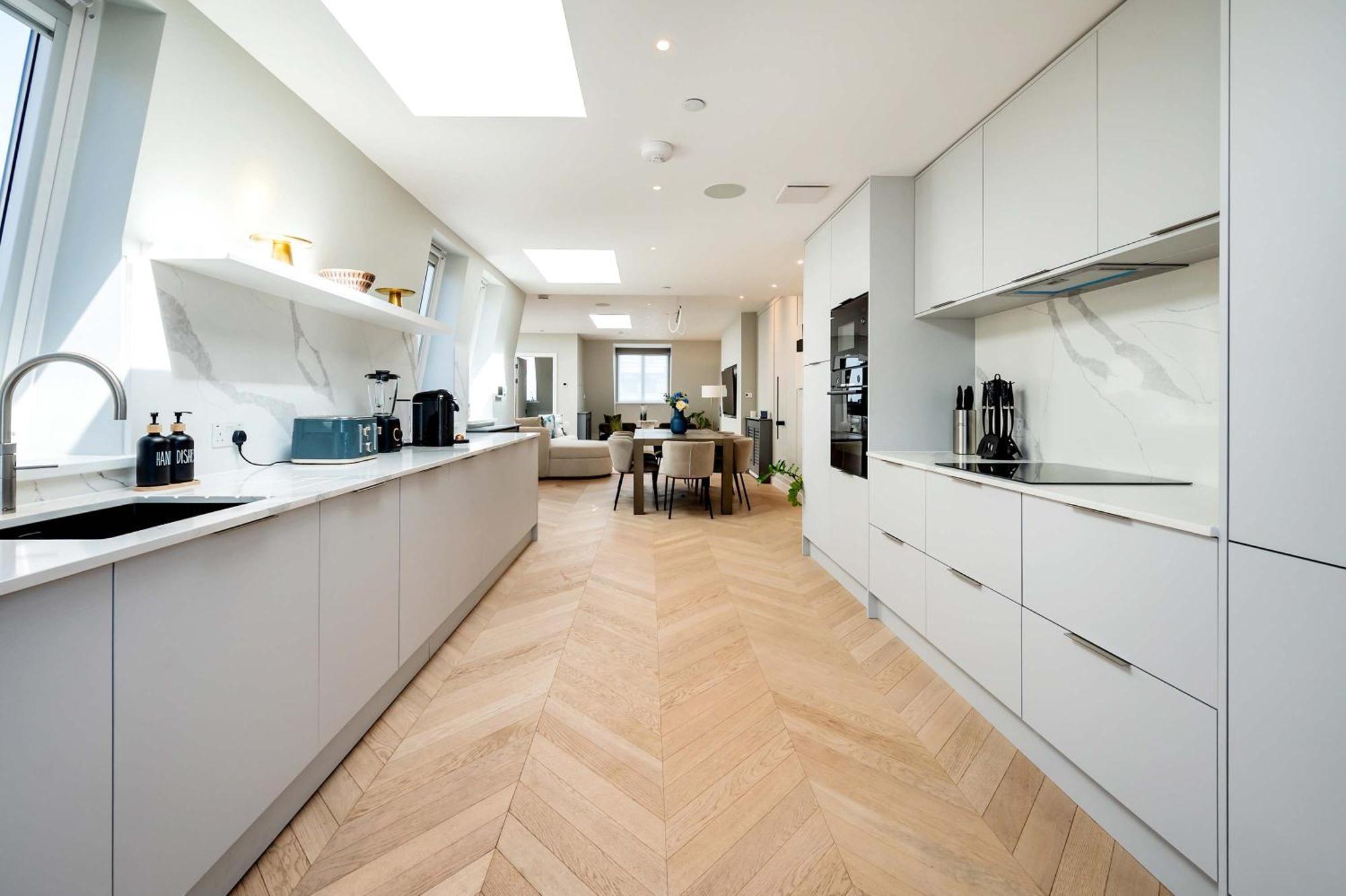 Fitzrovias 3 Bedroom 4 Bathroom Penthouse With Terrace Aircooling And Lift *