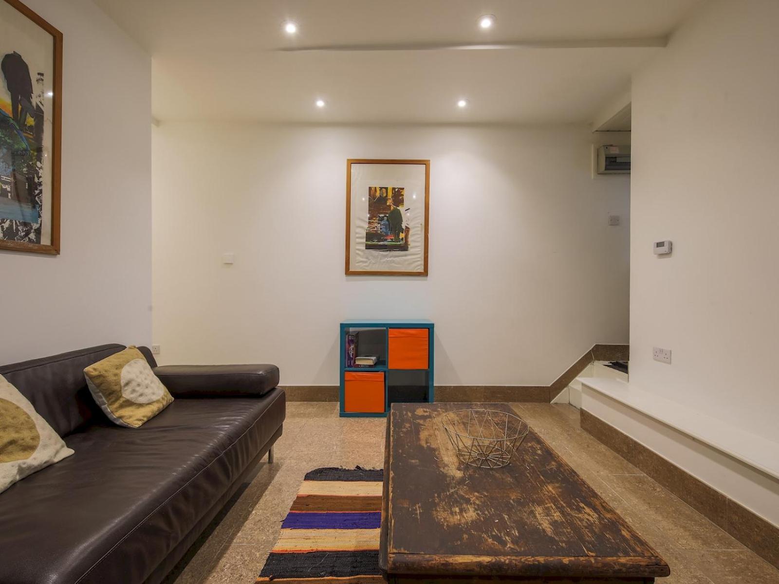 Pass The Keys Stylish Flat - 20 Mins From *
