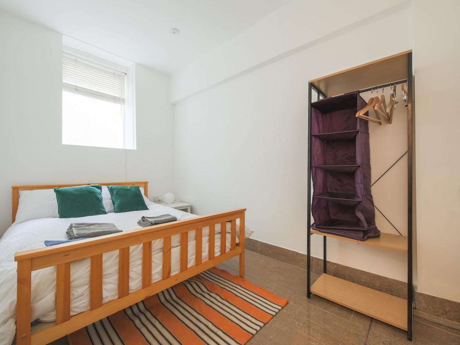 Pass The Keys Stylish Flat - 20 Mins From Appartement