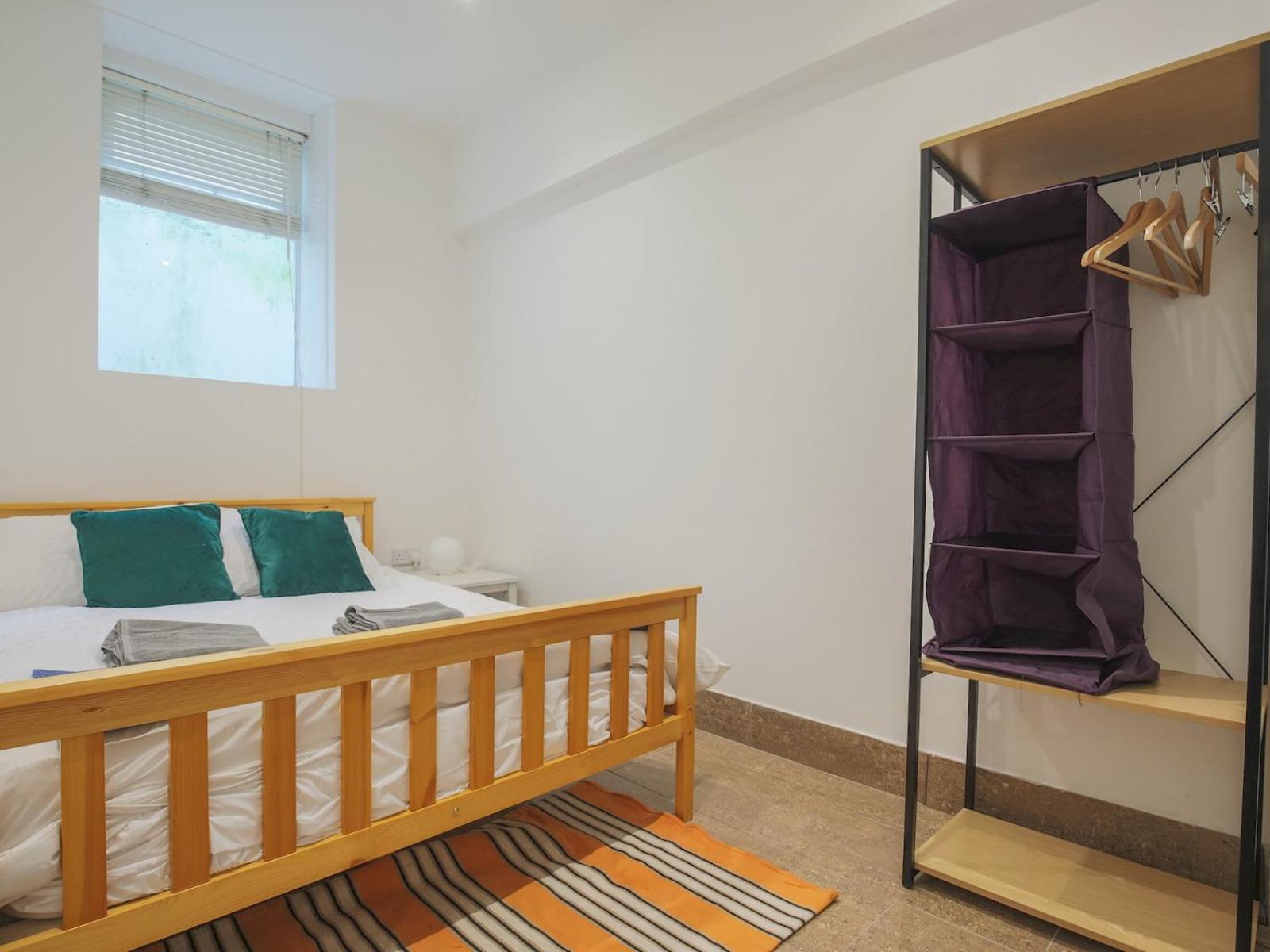 Pass The Keys Stylish Flat - 20 Mins From Appartement *