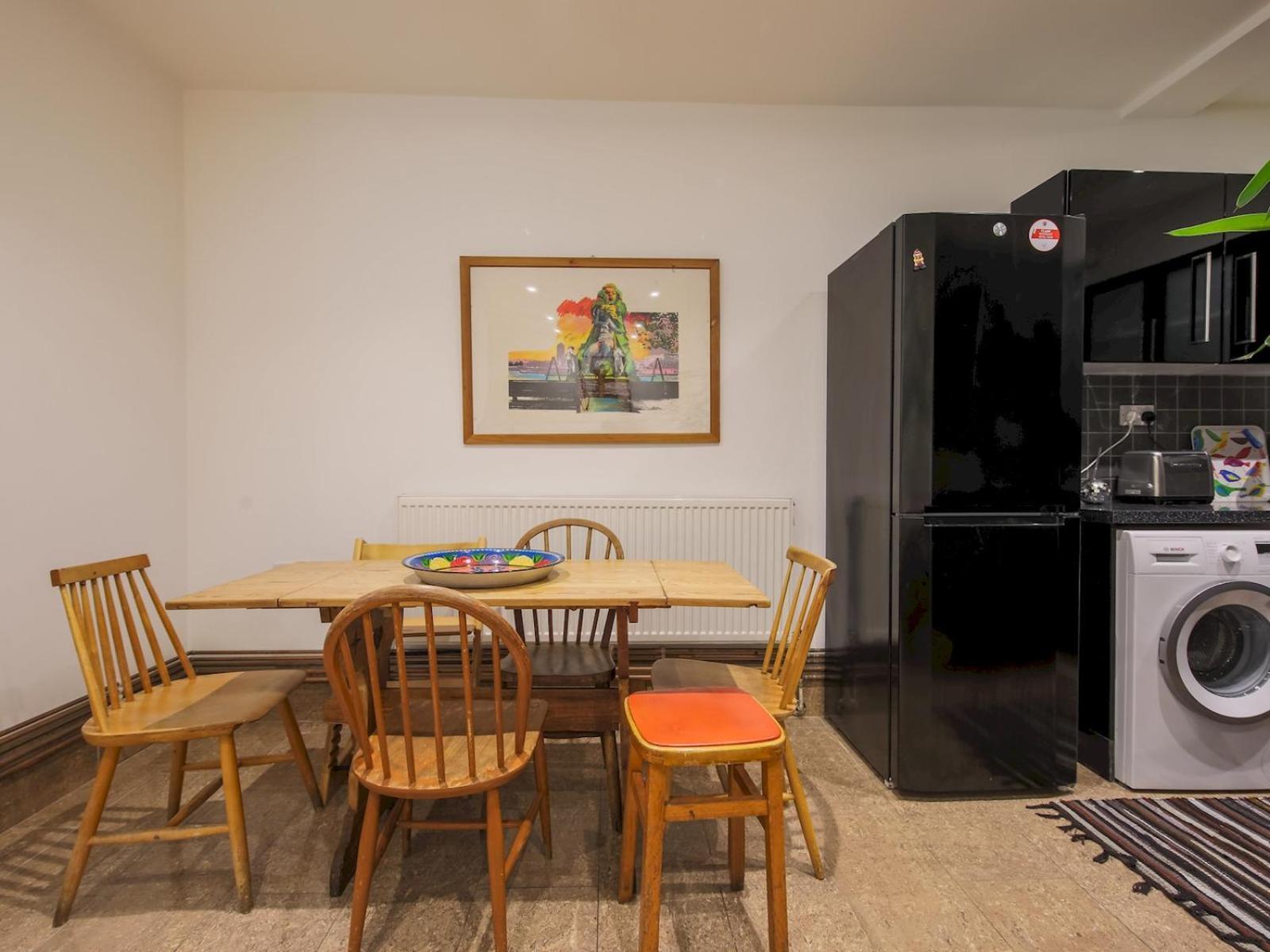 Pass The Keys Stylish Flat - 20 Mins From Appartement *