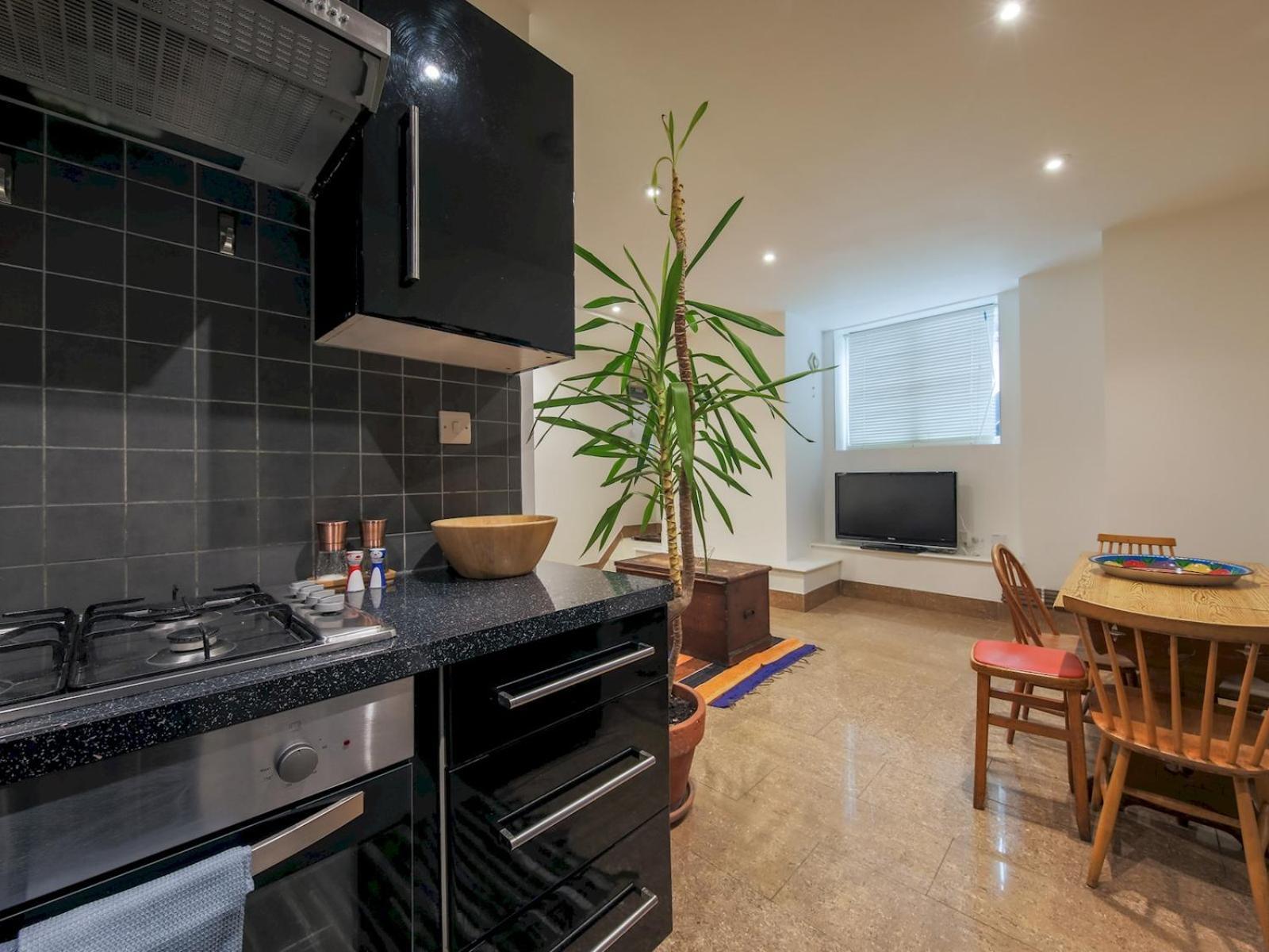 Pass The Keys Stylish Flat - 20 Mins From *