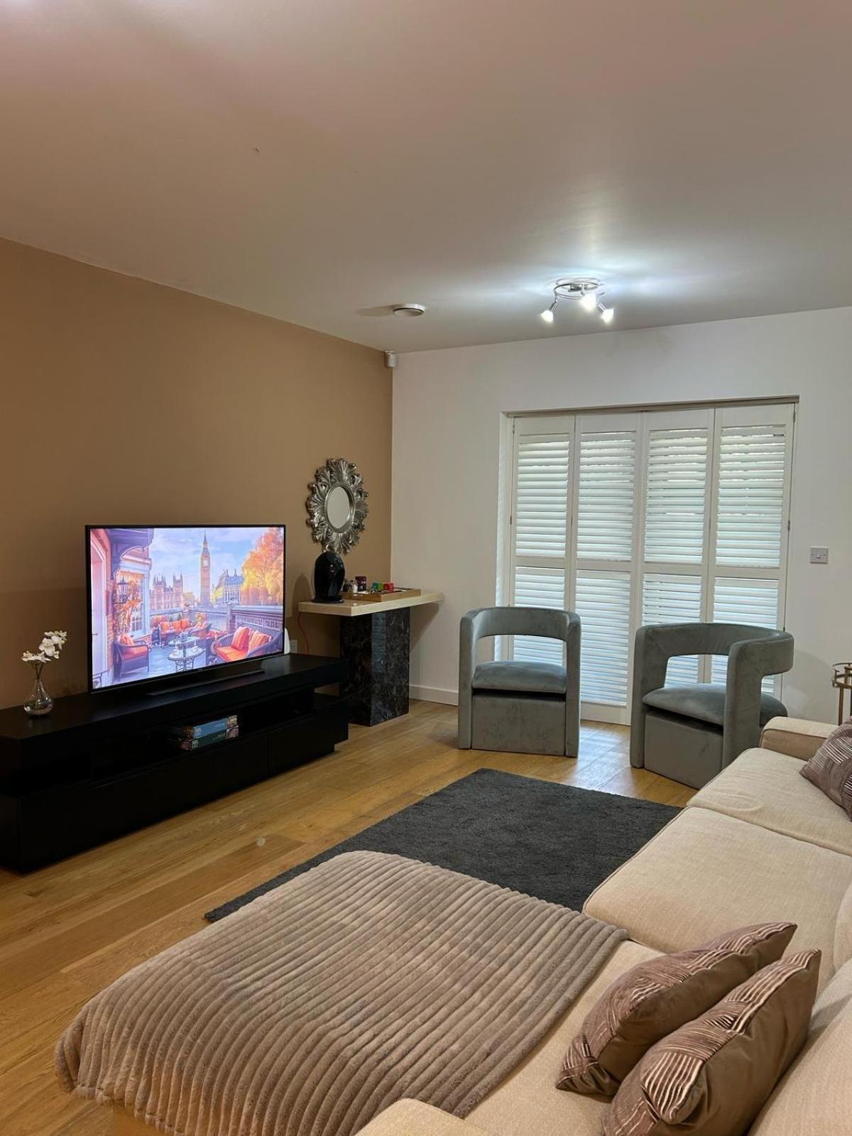 Modern 2-bedroom Flat Near Wembley - 9 Minutes From Park Royal Station Appartement *