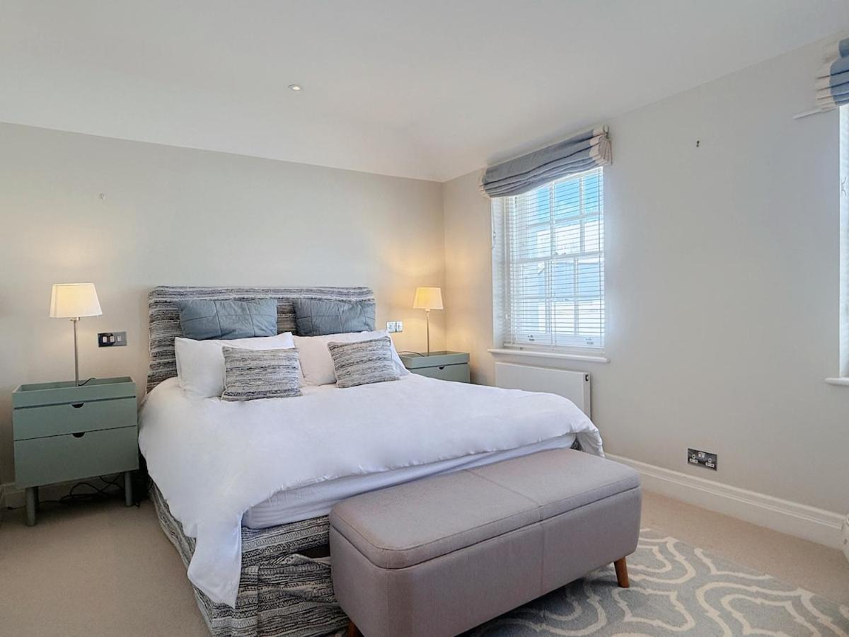 Stylish 3-bedroom Terrace House Near Earls Court *