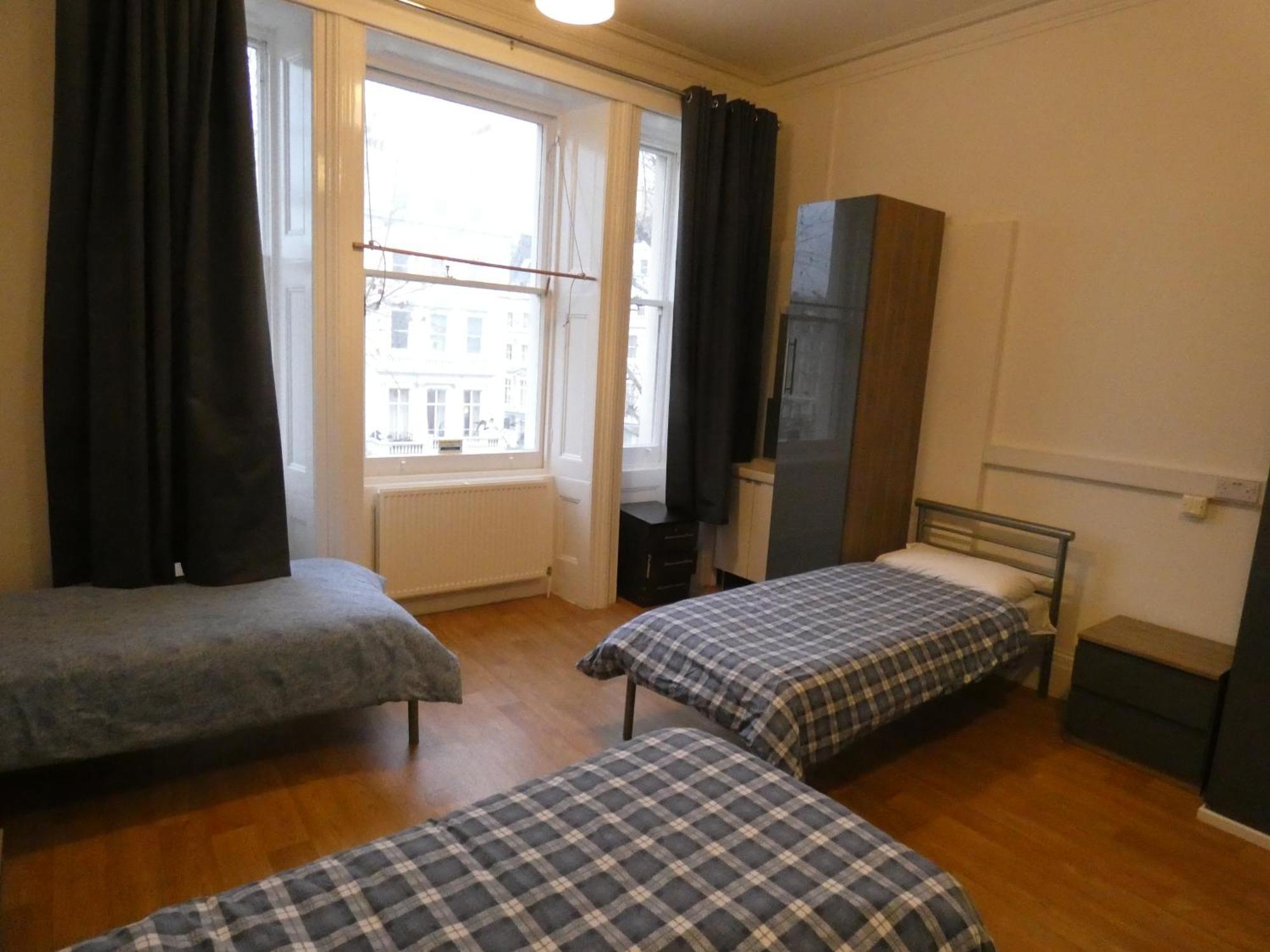 Hostal Bowden Court *