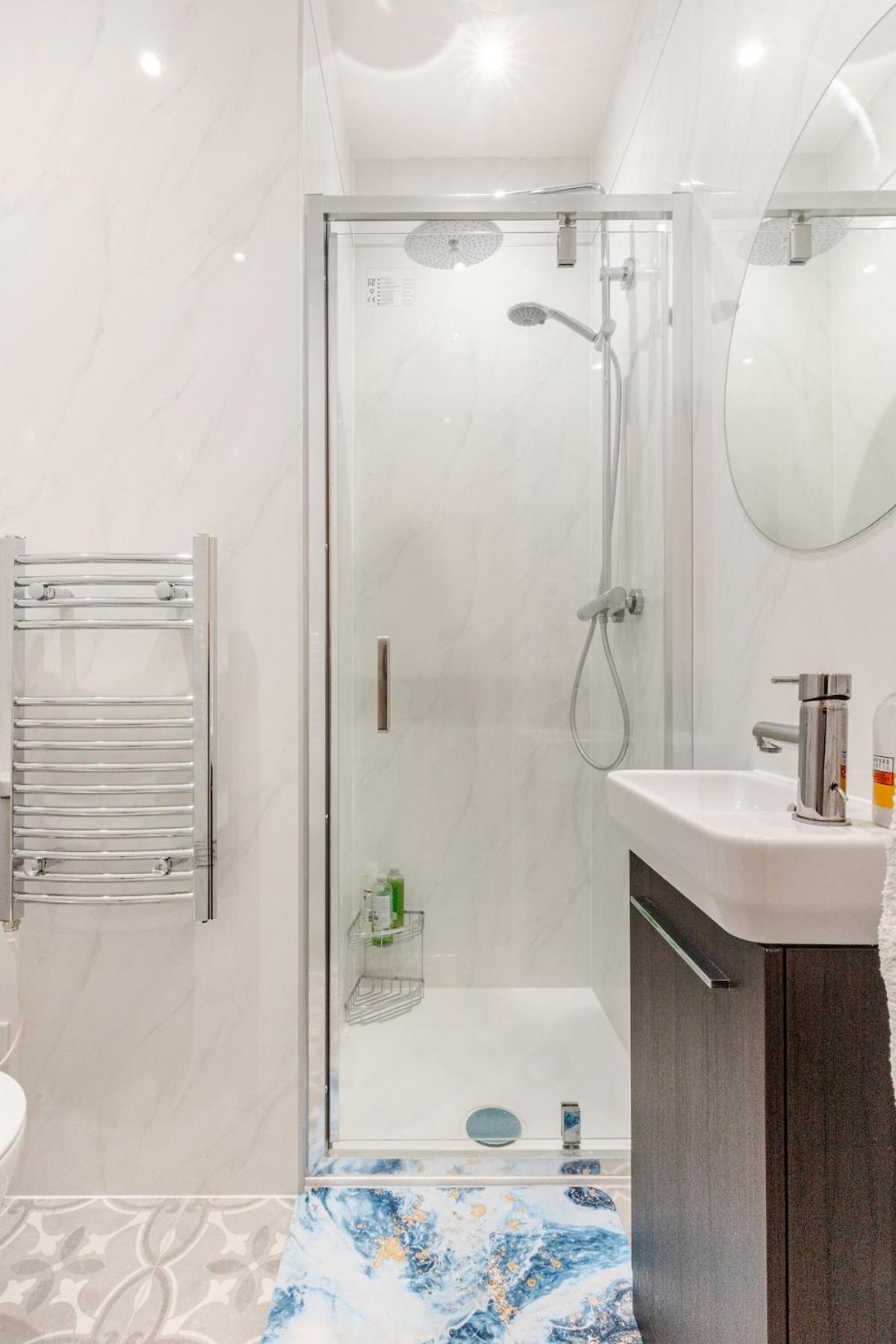 Zone 2 Spacious Two-bedroom With Parking Apartamento *